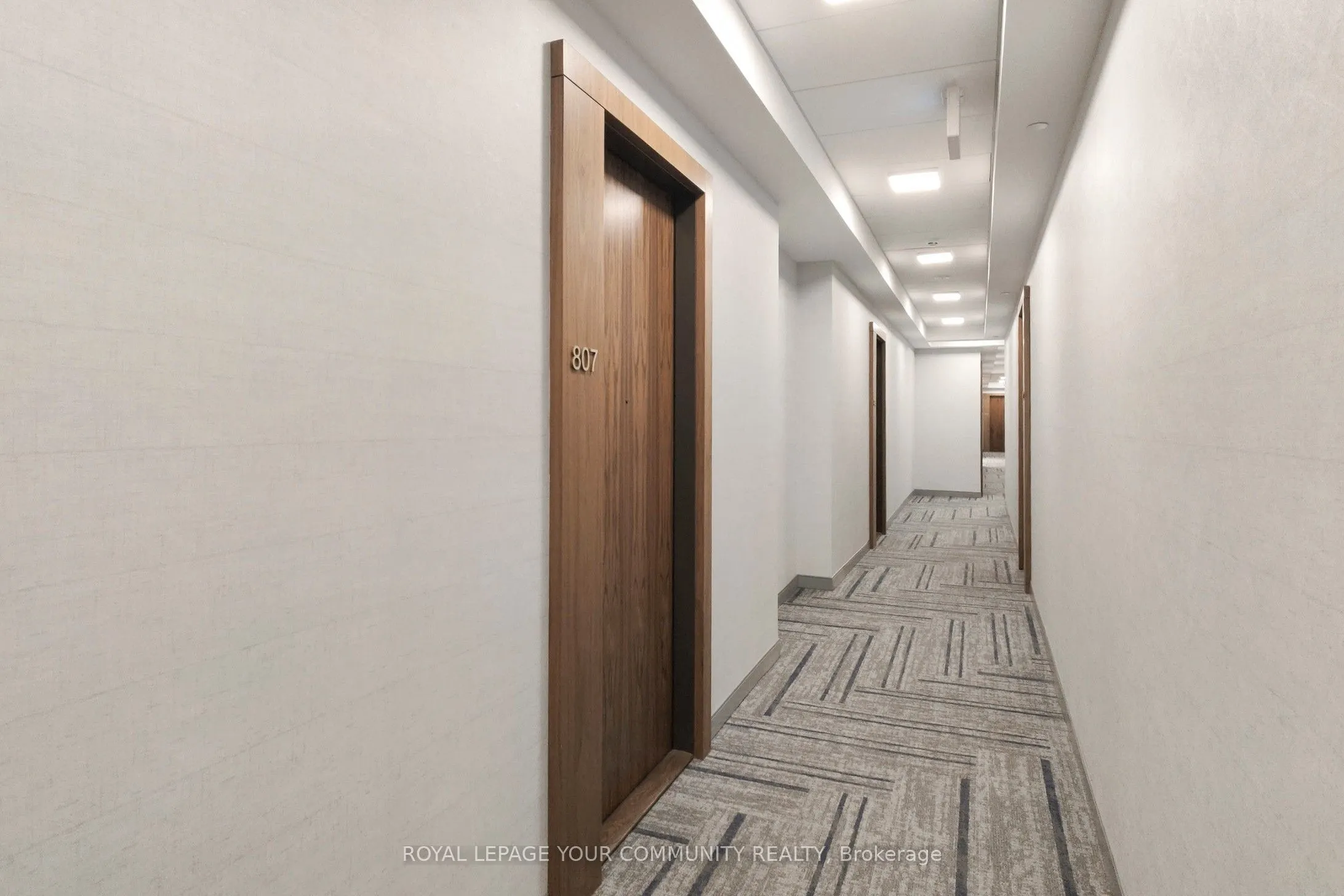 509 Dundas Street W, #807