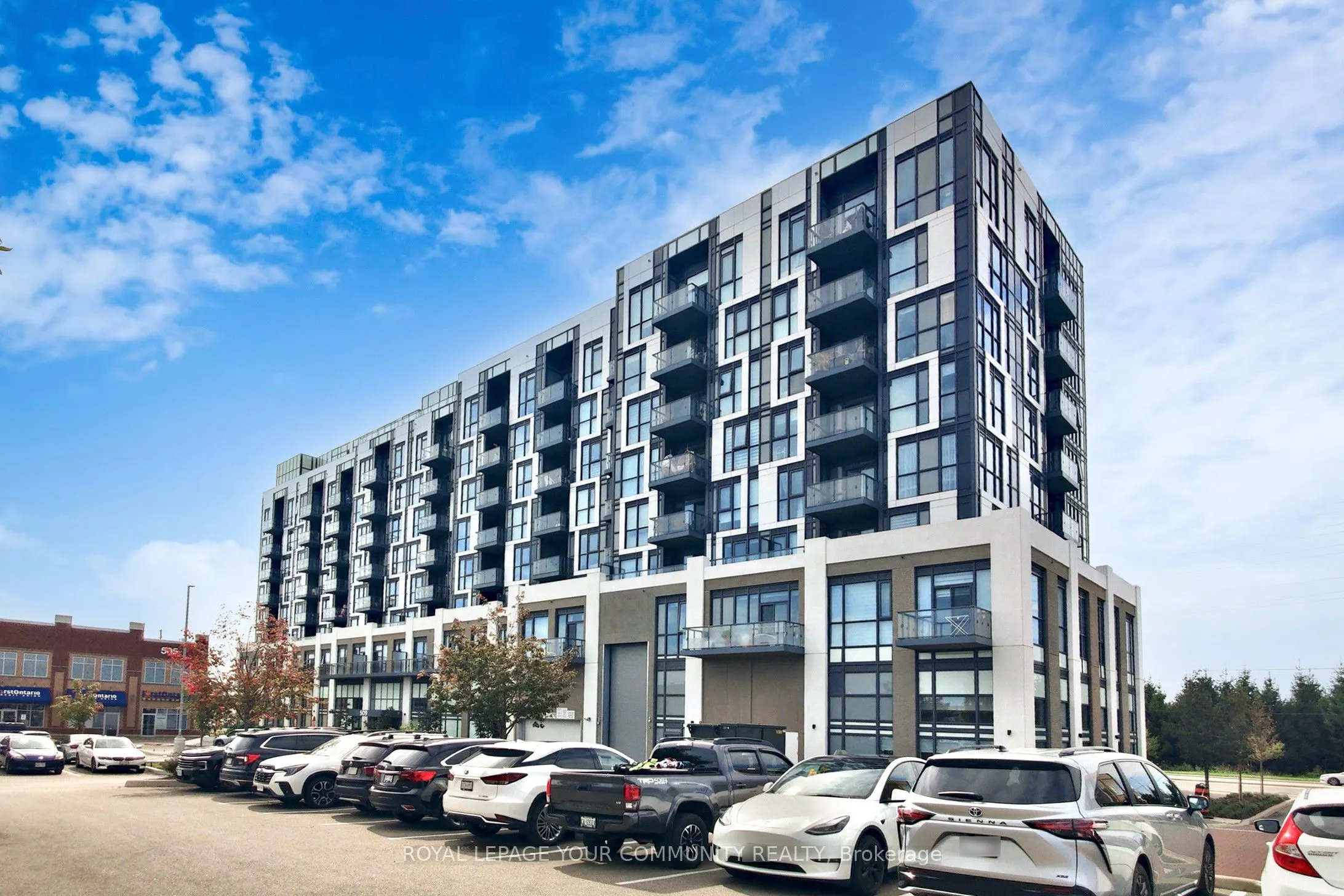 509 Dundas Street W, #807