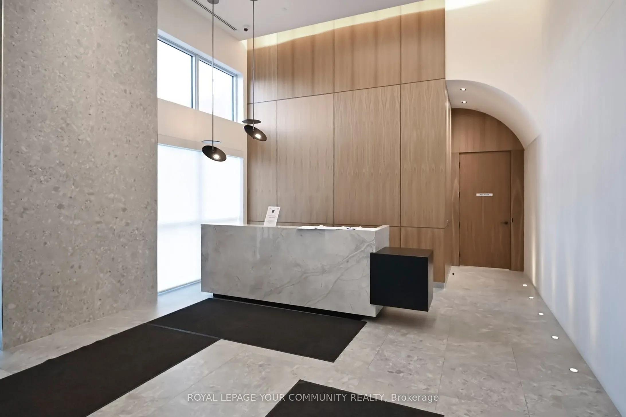 509 Dundas Street W, #807