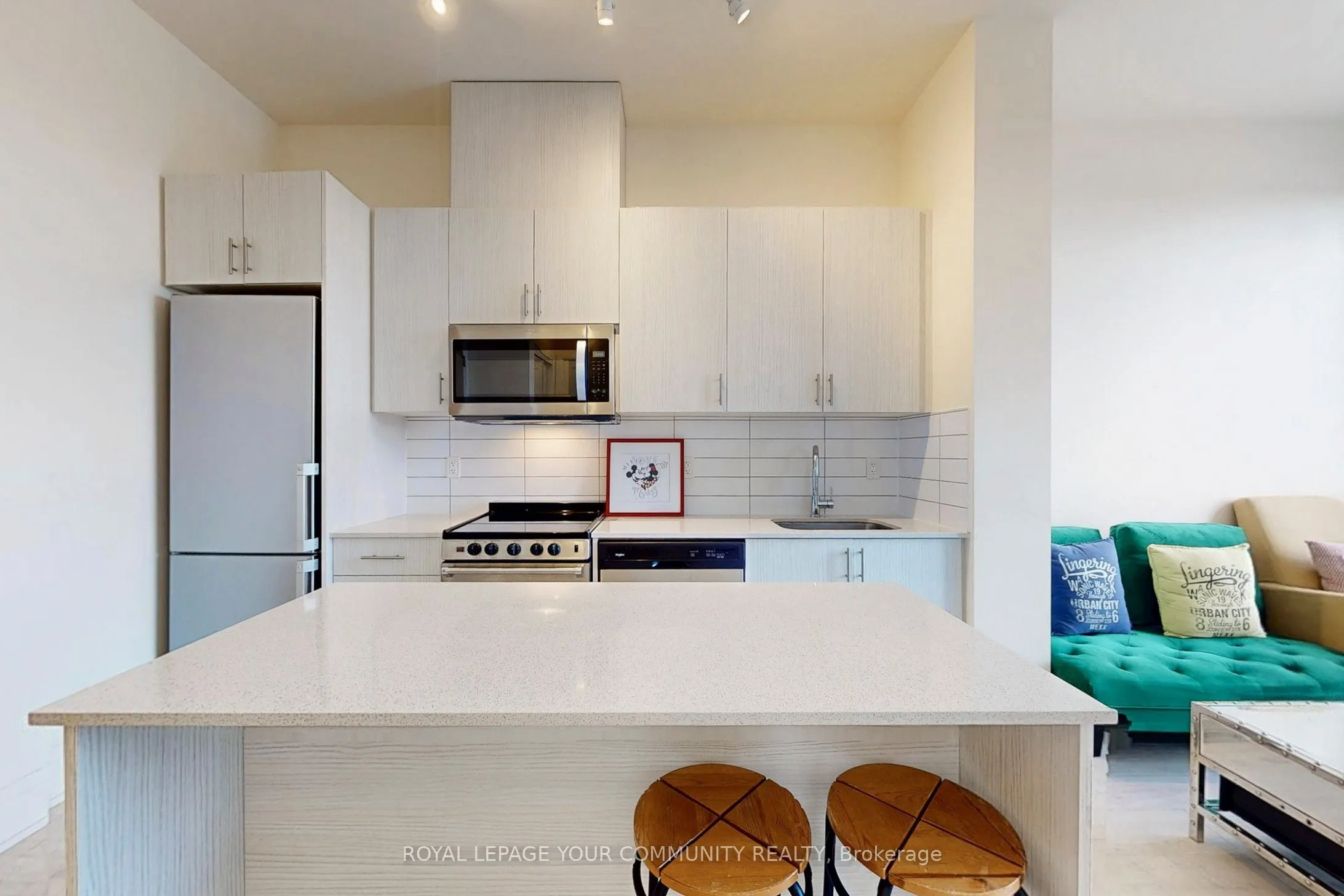 509 Dundas Street W, #807