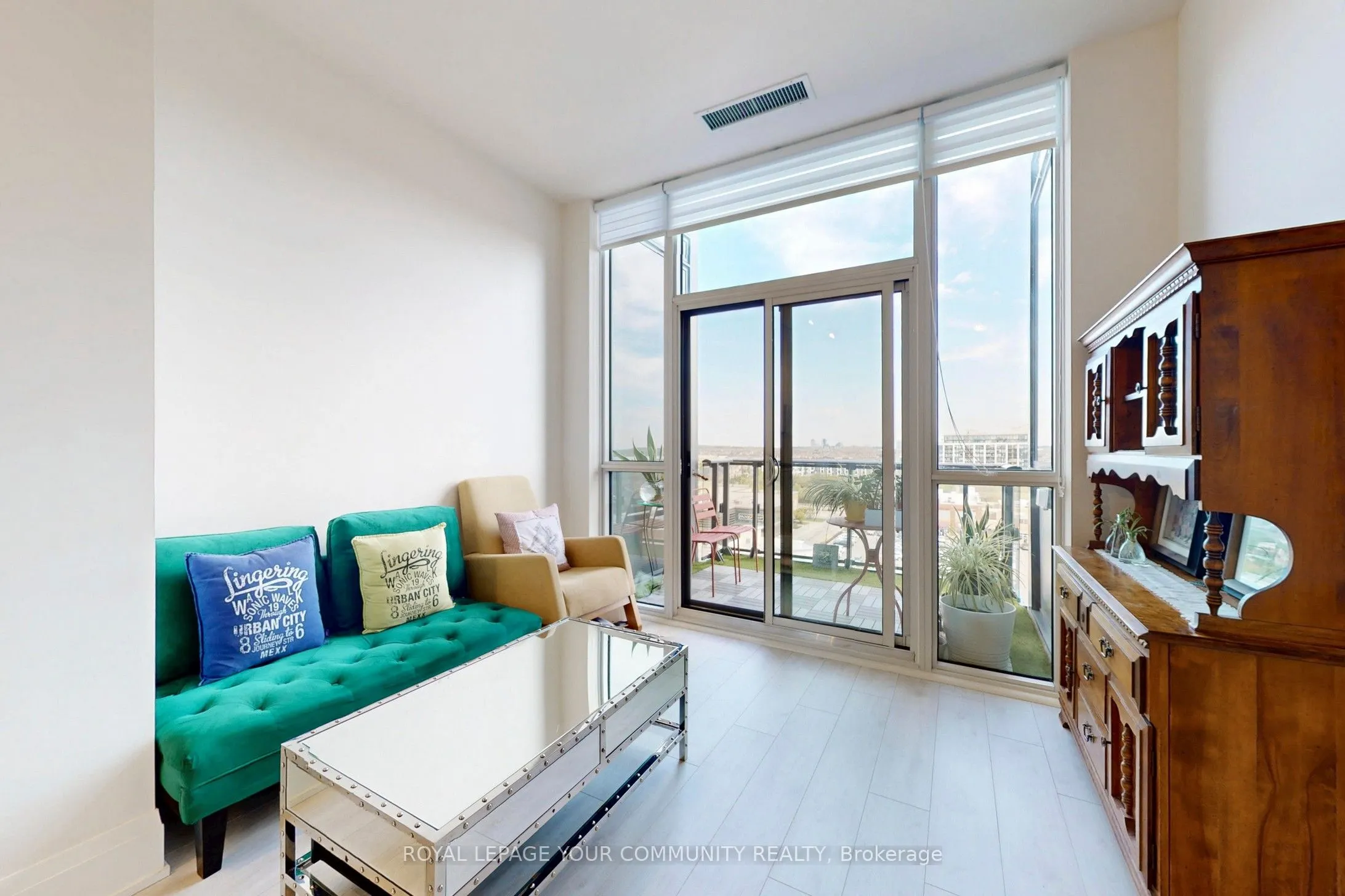 509 Dundas Street W, #807