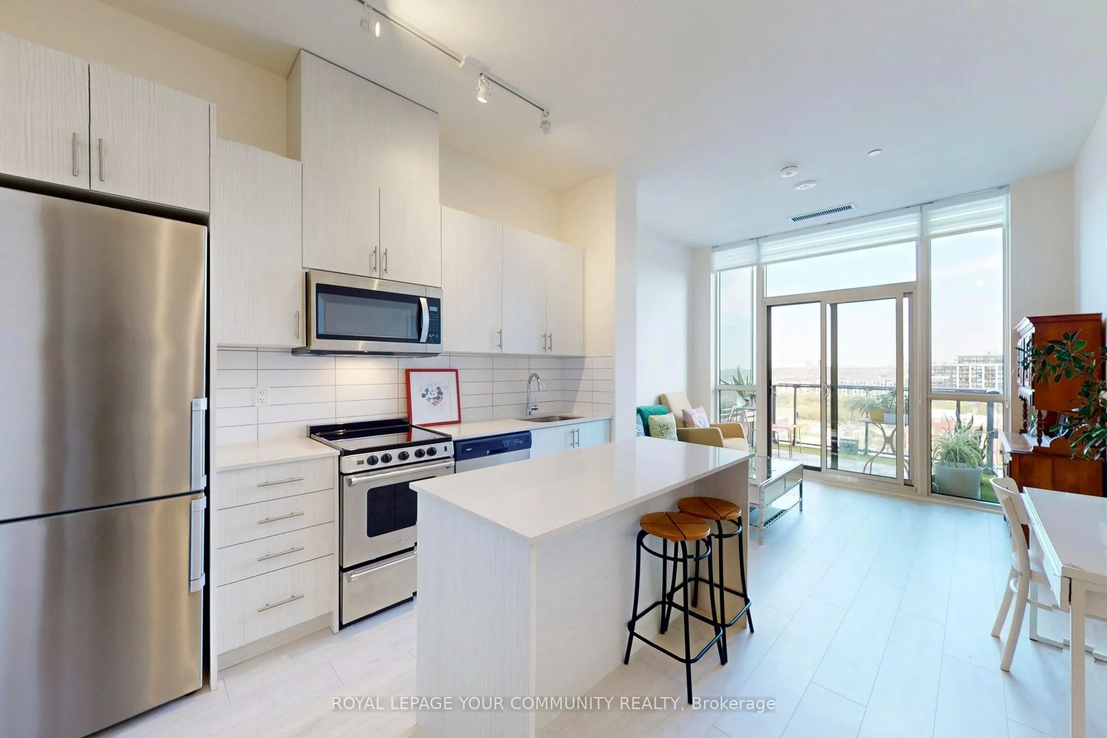 509 Dundas Street W, #807