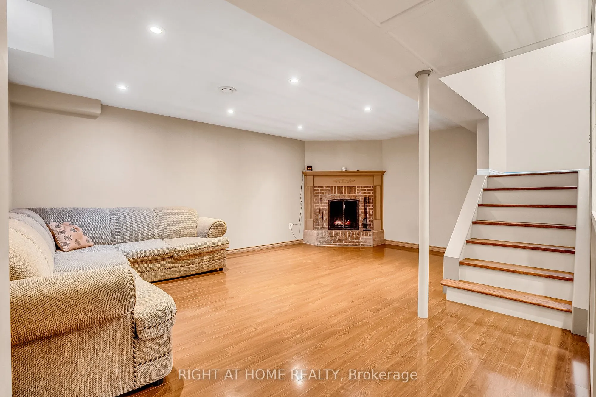 6842 Avila Road
