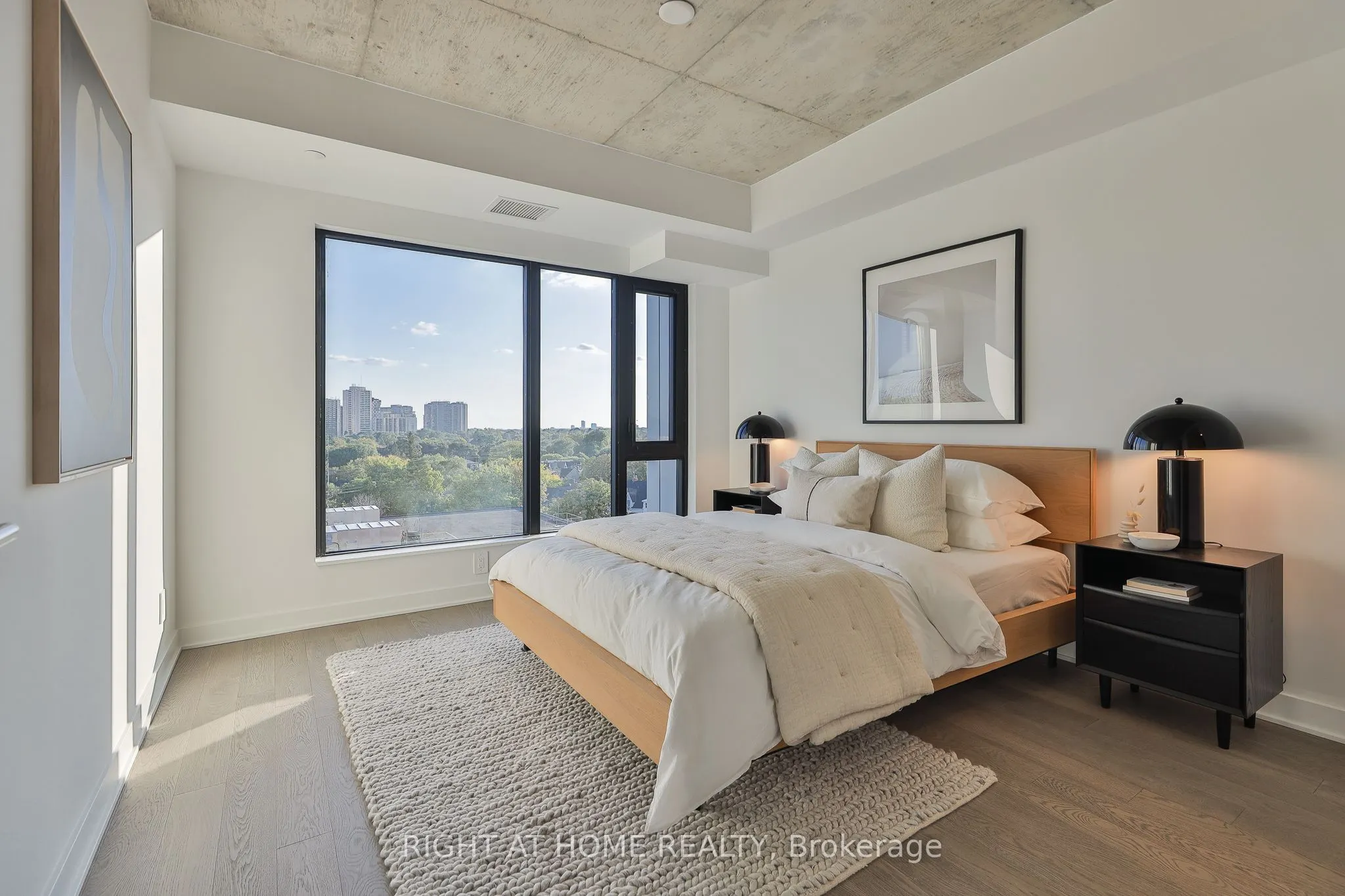 2720 Dundas Street W, #607