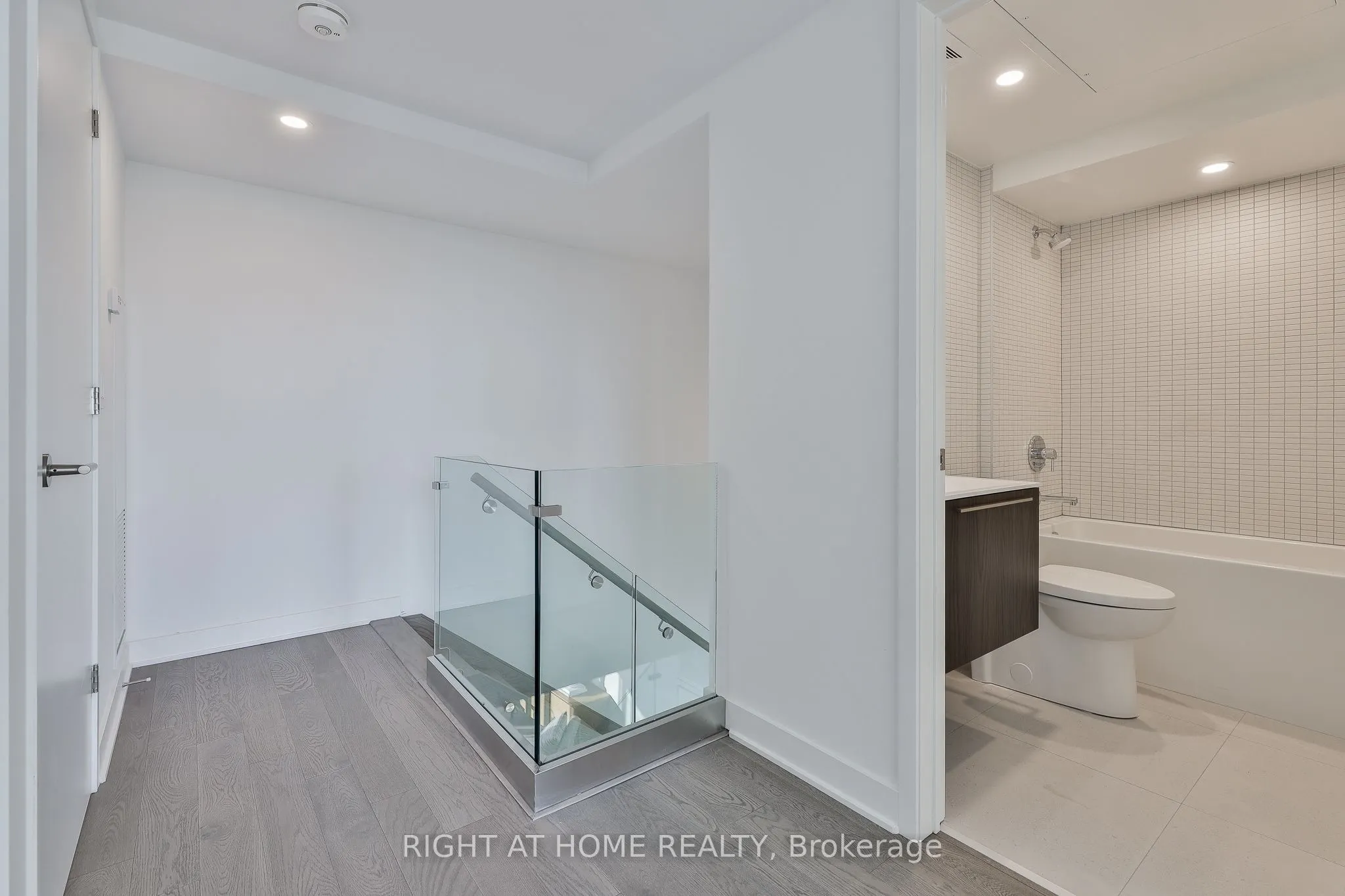 2720 Dundas Street W, #607