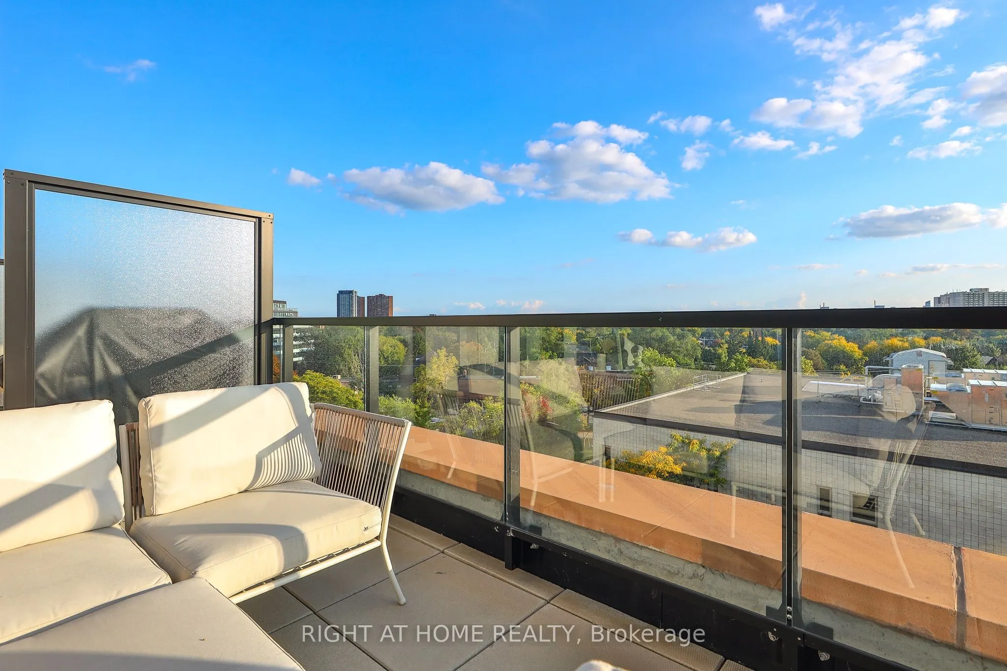 2720 Dundas Street W, #607