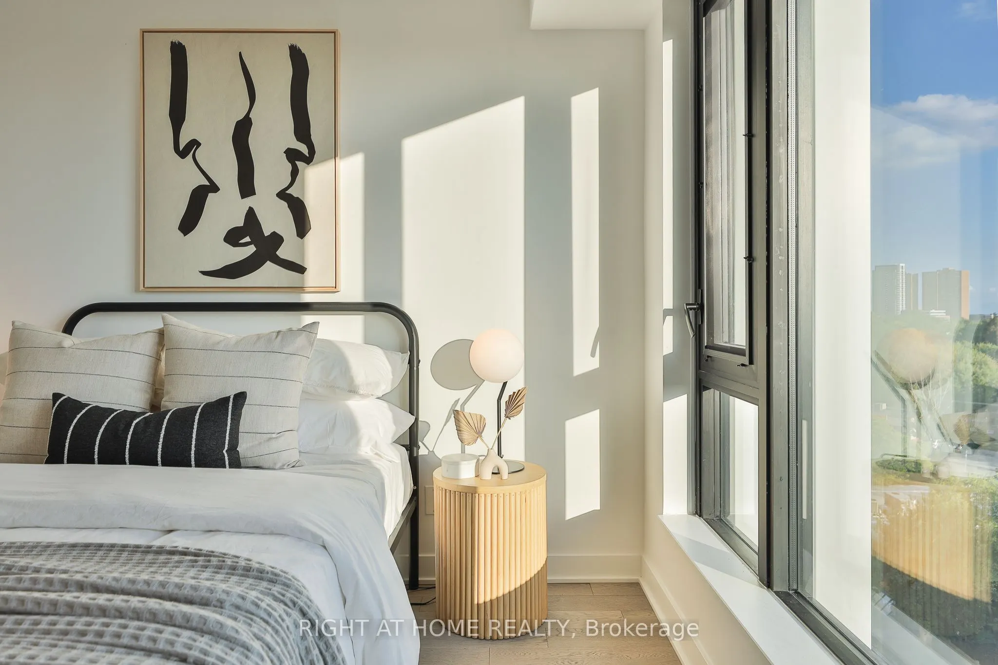 2720 Dundas Street W, #607