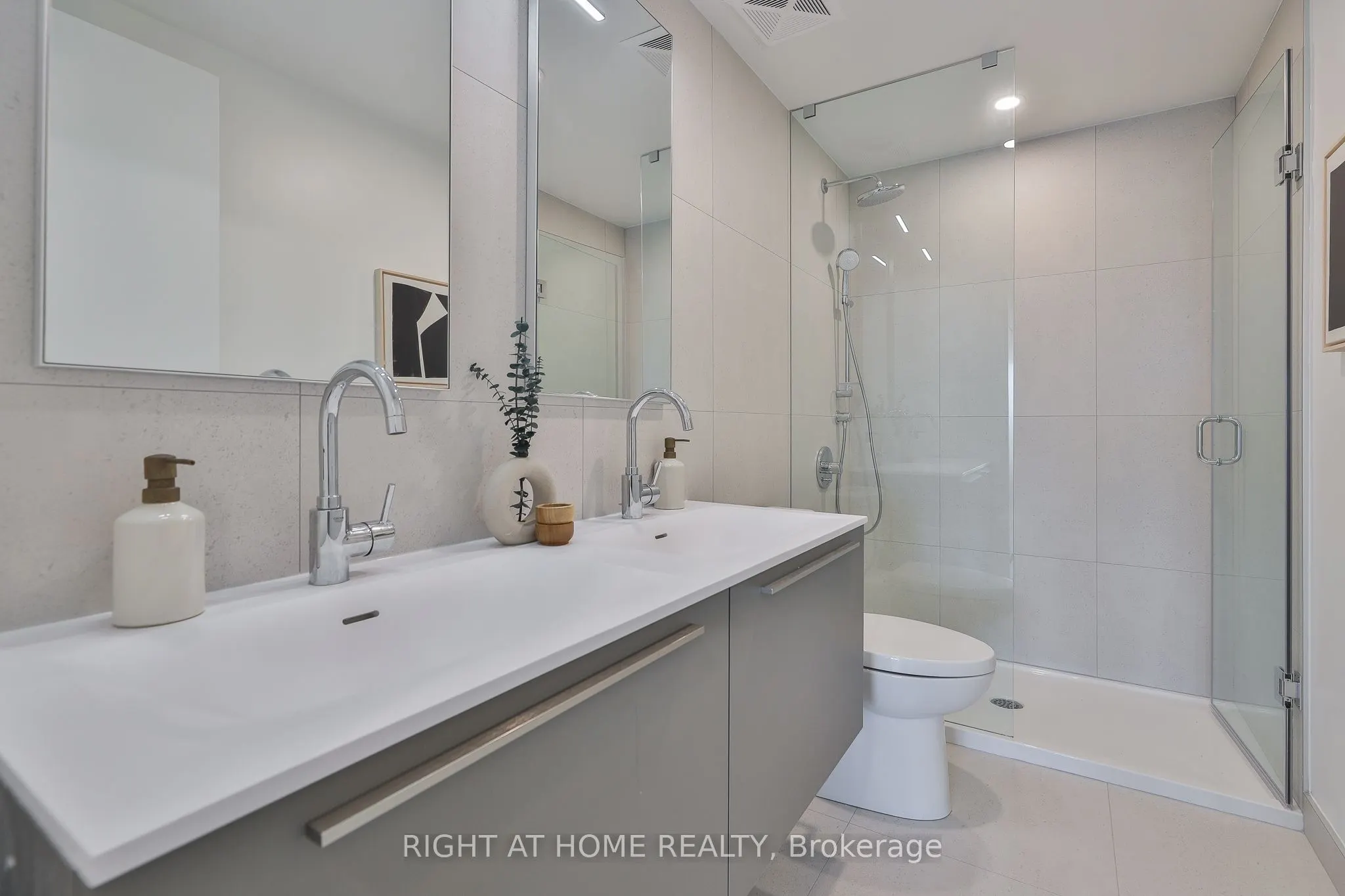2720 Dundas Street W, #607