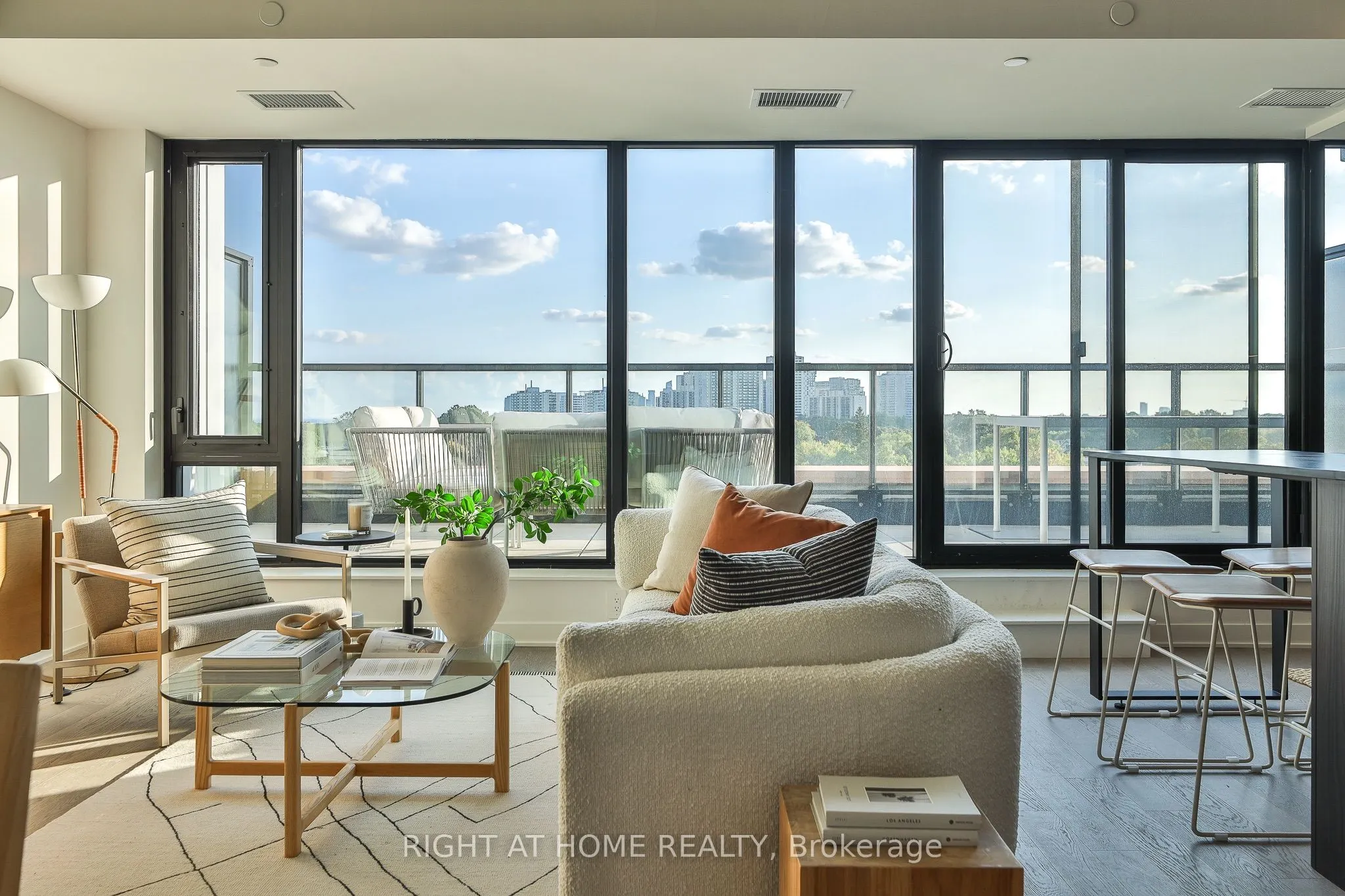 2720 Dundas Street W, #607