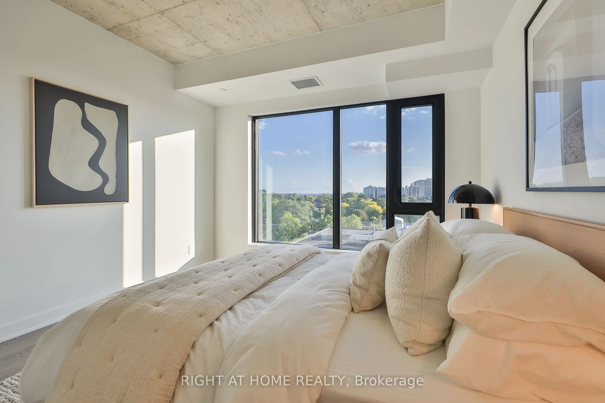 2720 Dundas Street W, #607