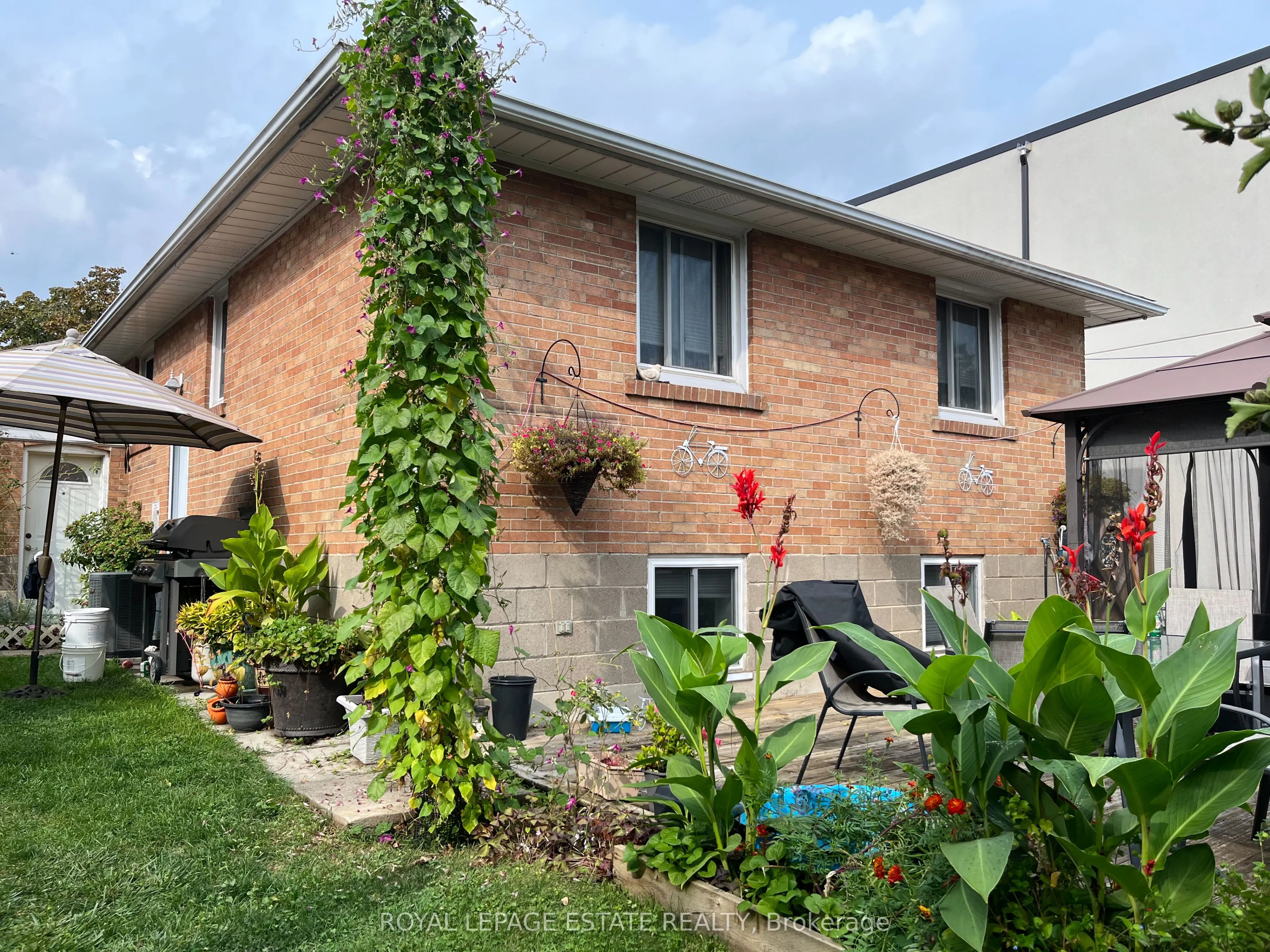 3985 Bloor Street W