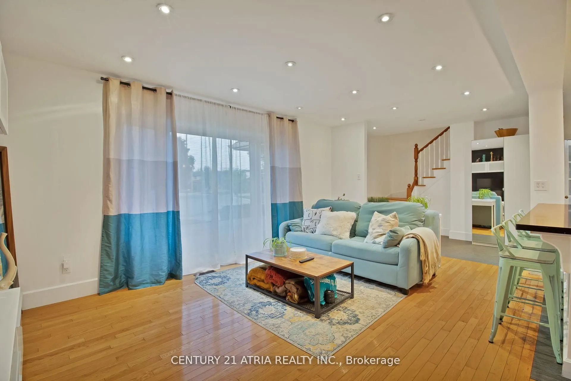 3222 Hornbeam Crescent