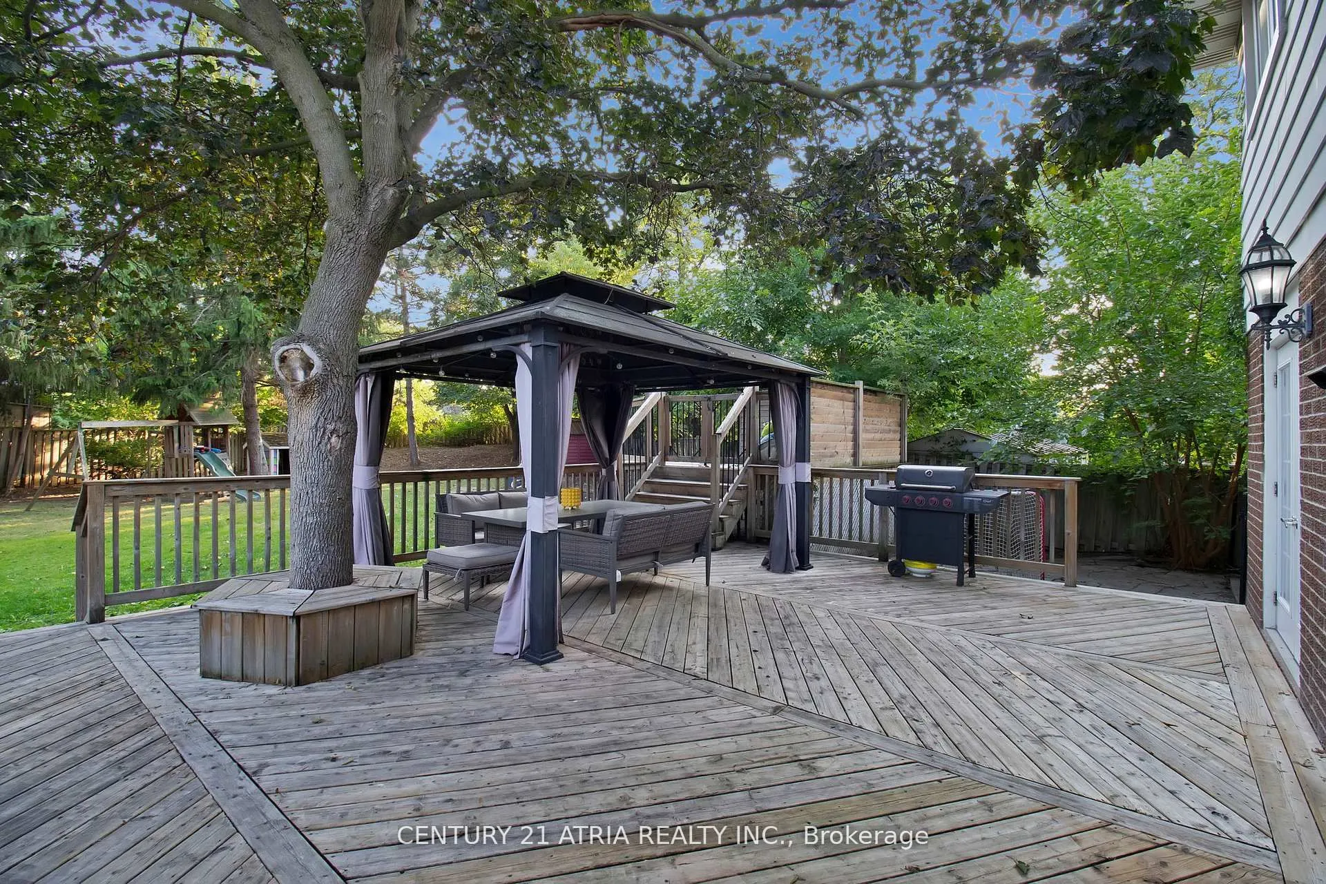 3222 Hornbeam Crescent