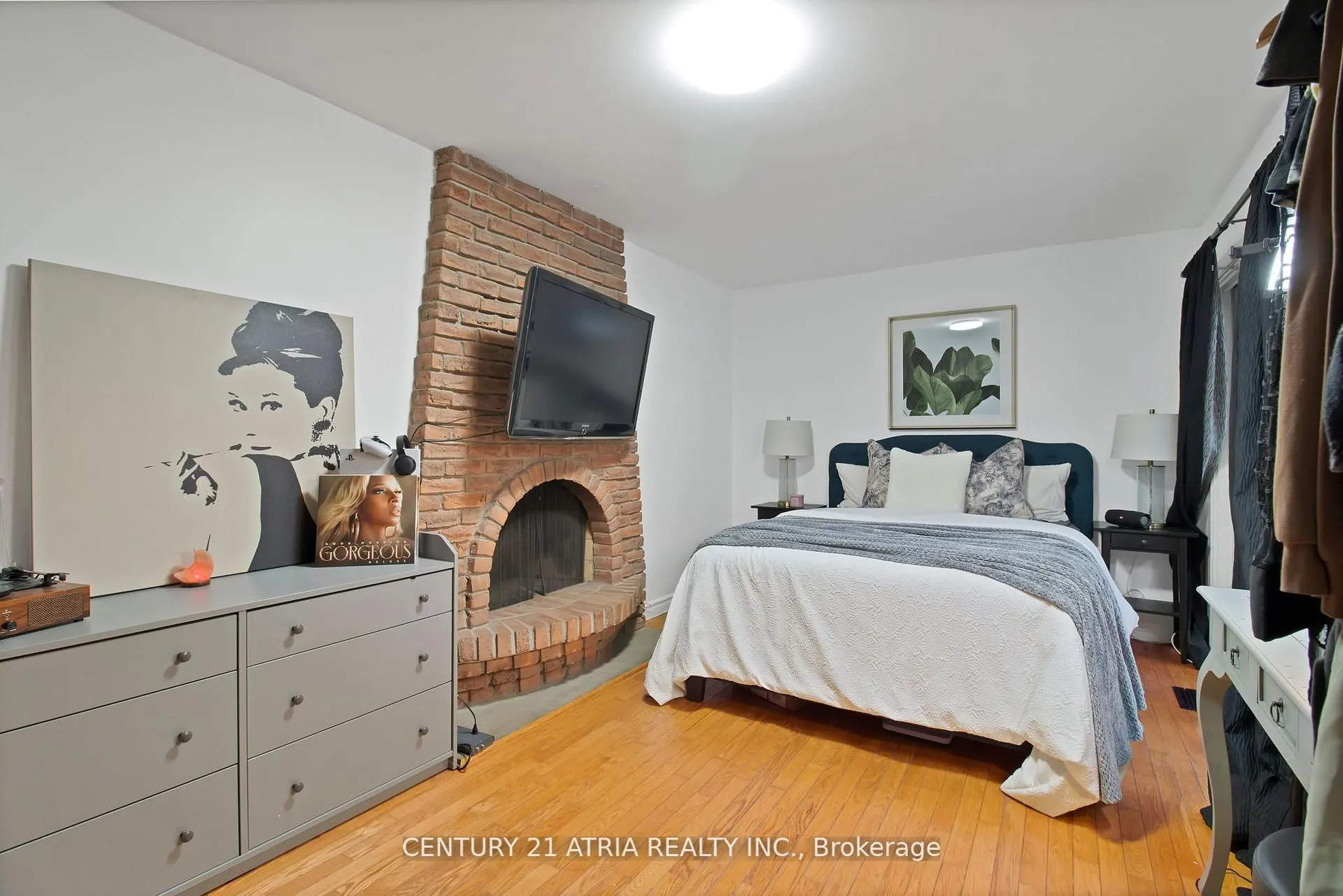 3222 Hornbeam Crescent