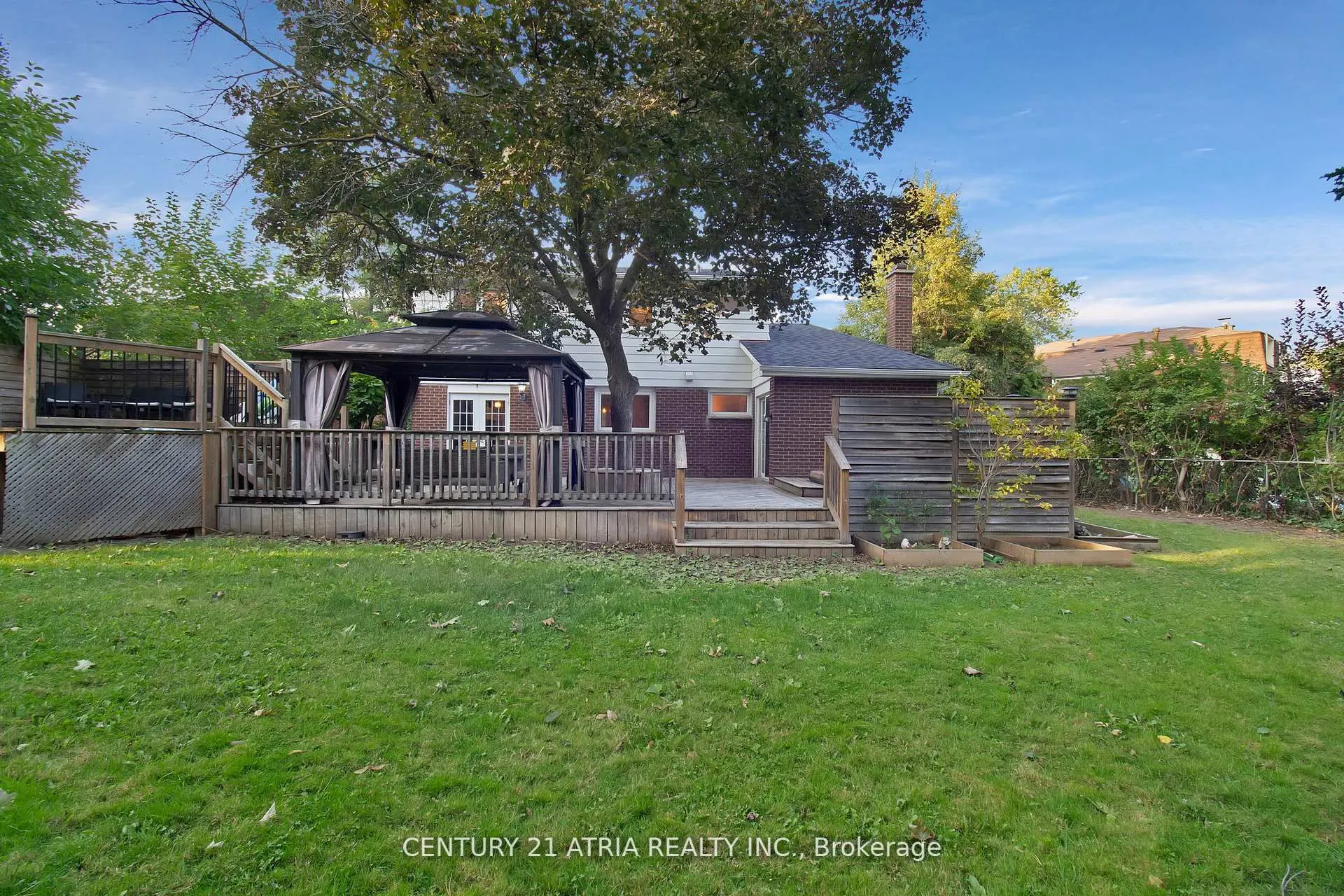 3222 Hornbeam Crescent