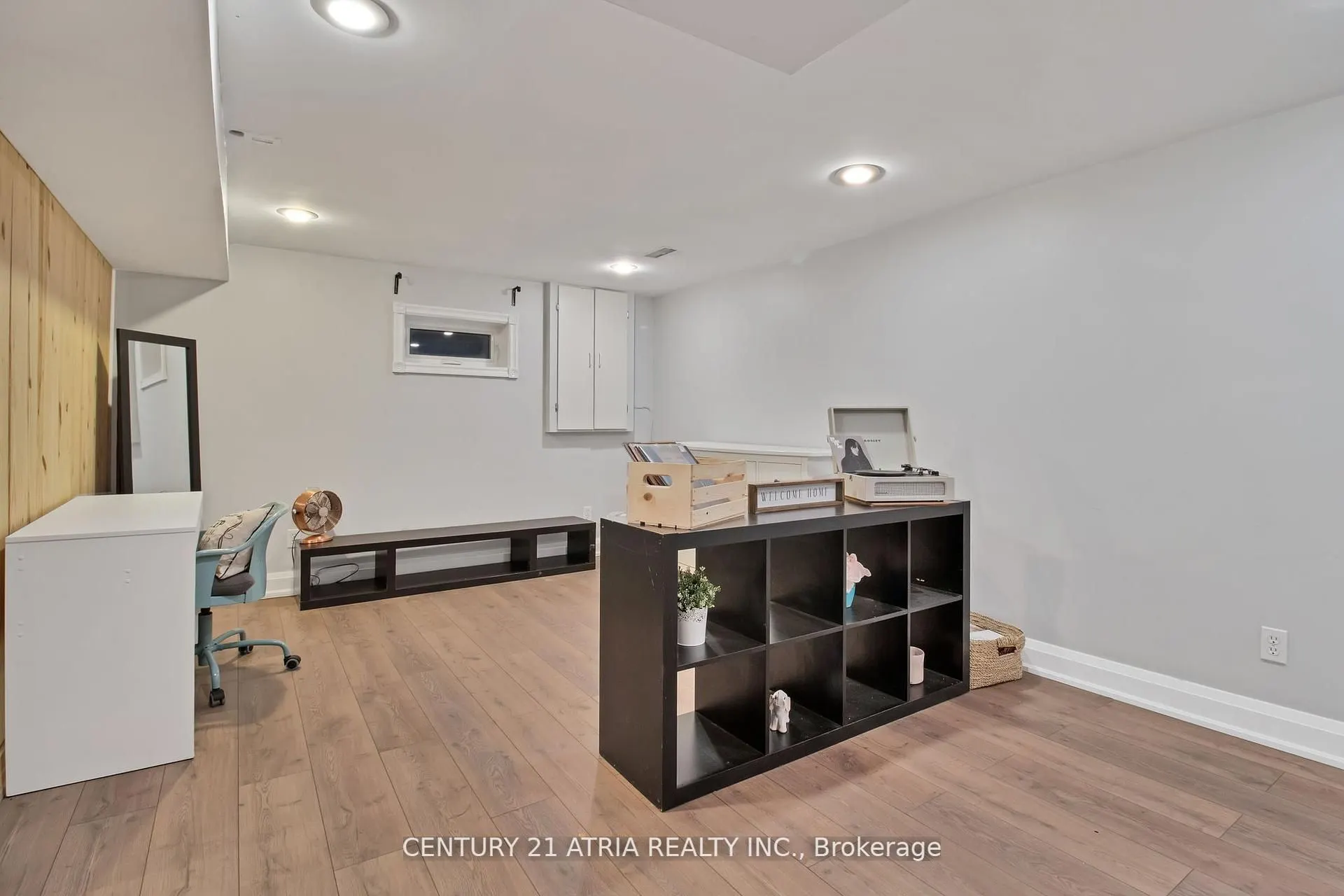 3222 Hornbeam Crescent