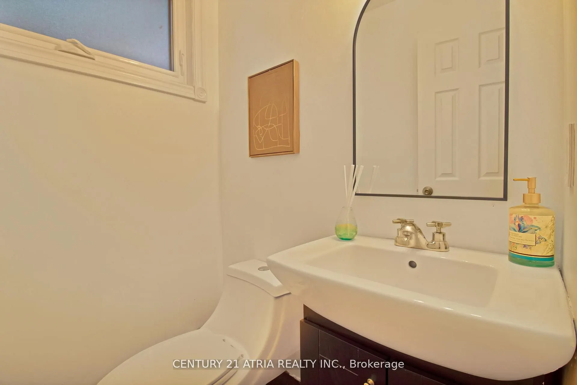 3222 Hornbeam Crescent
