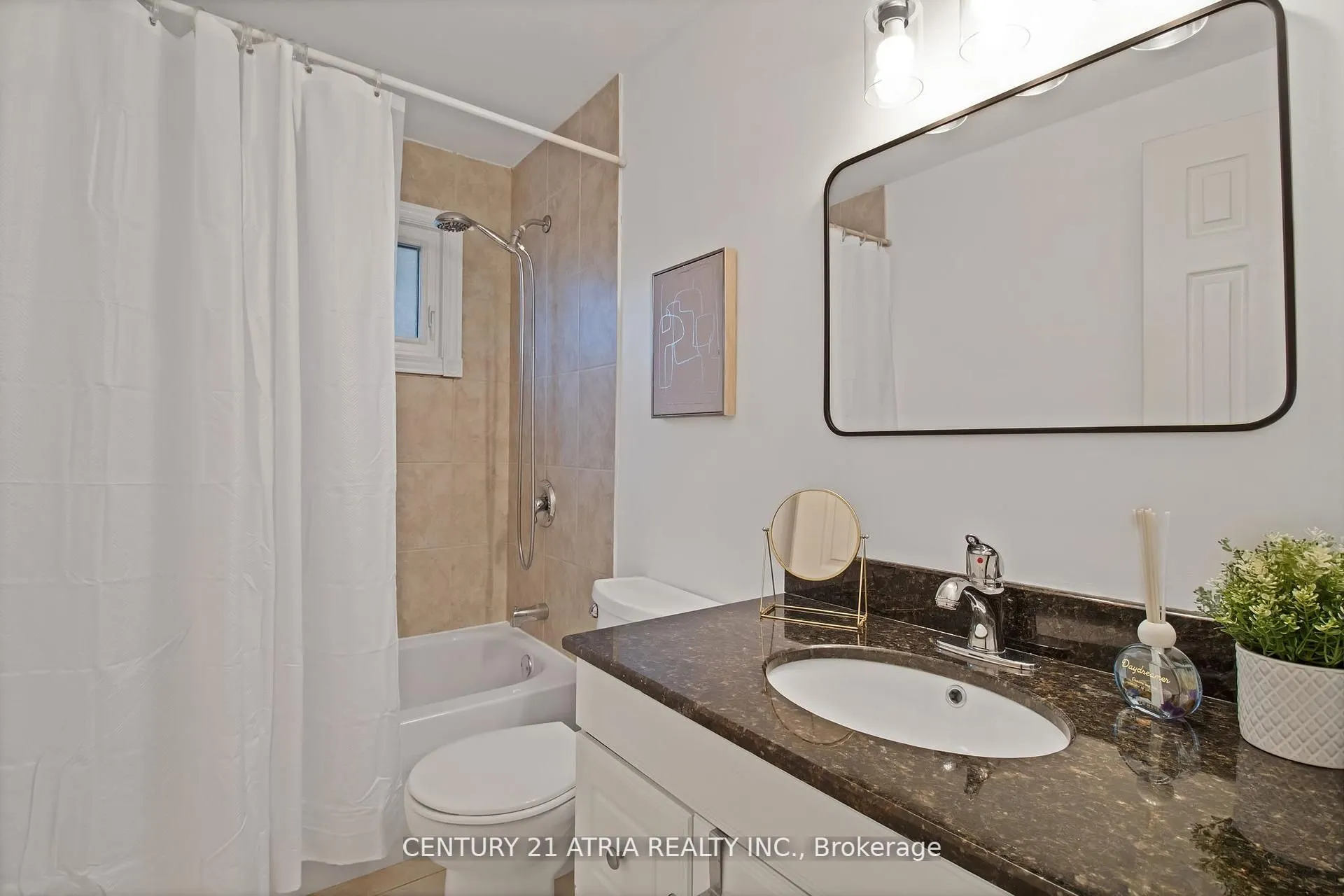 3222 Hornbeam Crescent