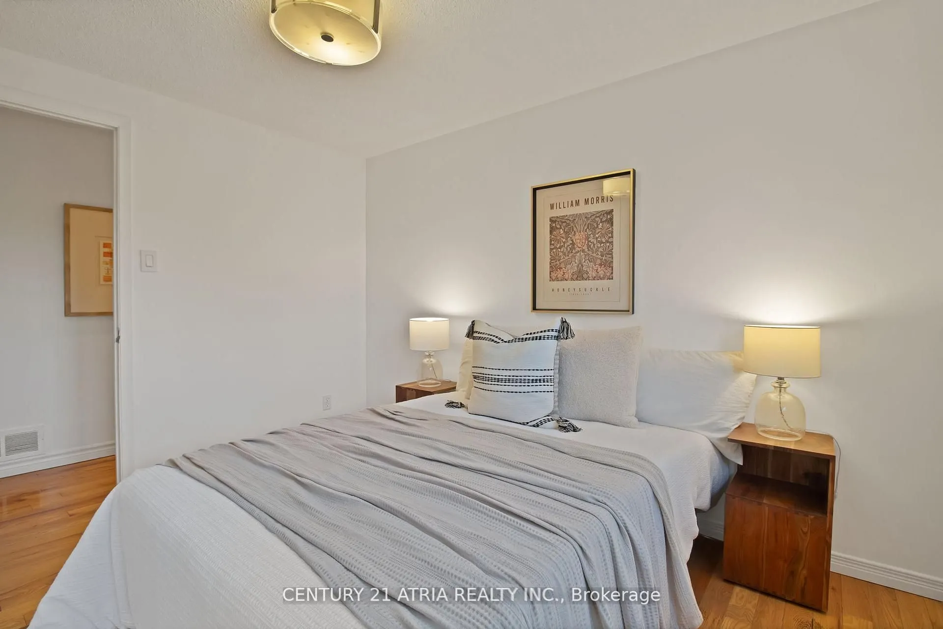 3222 Hornbeam Crescent