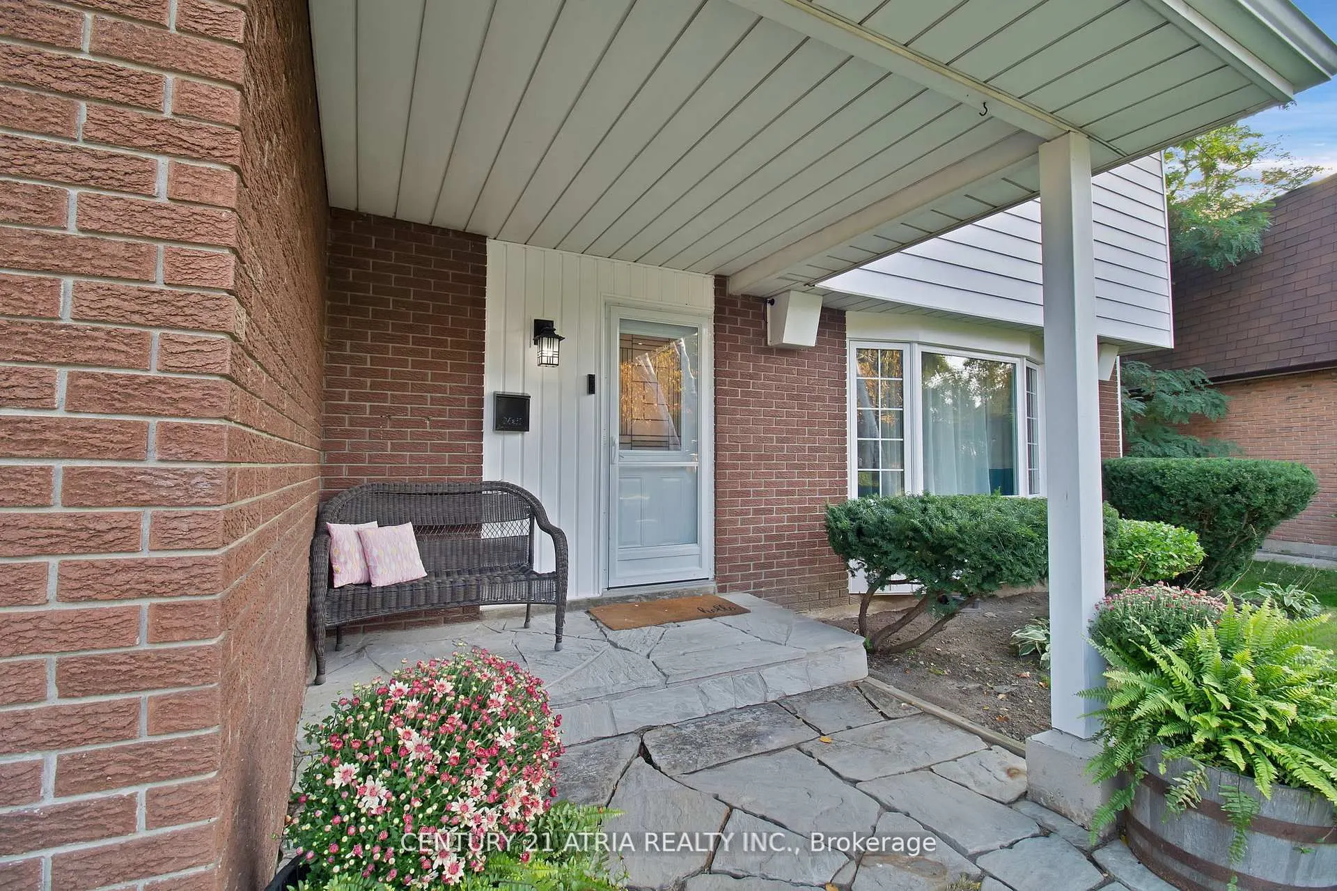 3222 Hornbeam Crescent