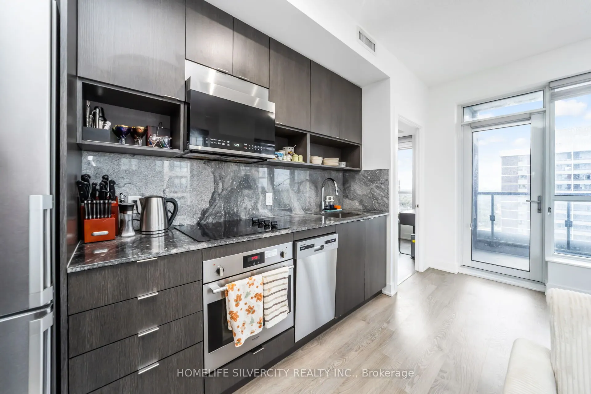 7 Mabelle Avenue, #3104