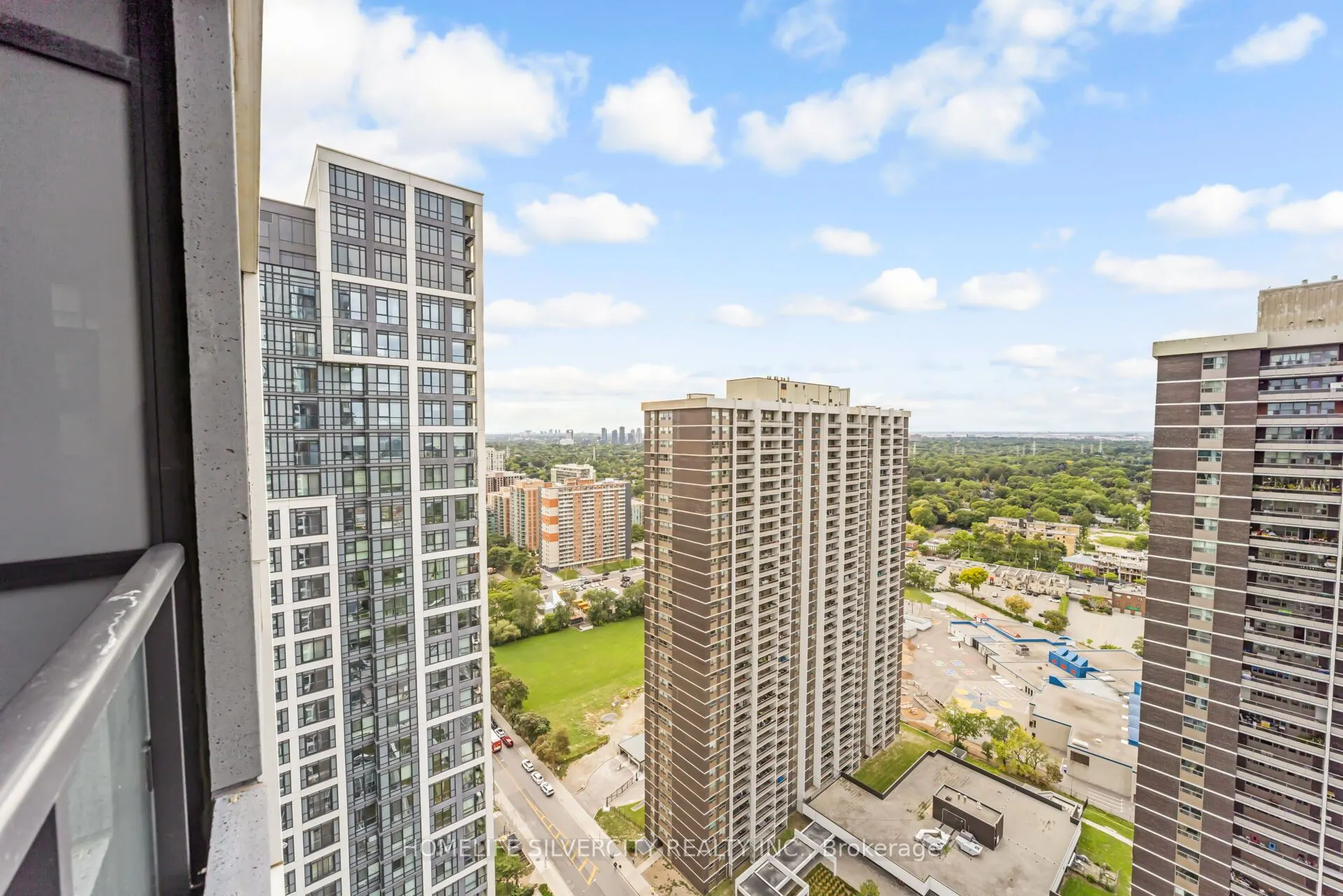 7 Mabelle Avenue, #3104