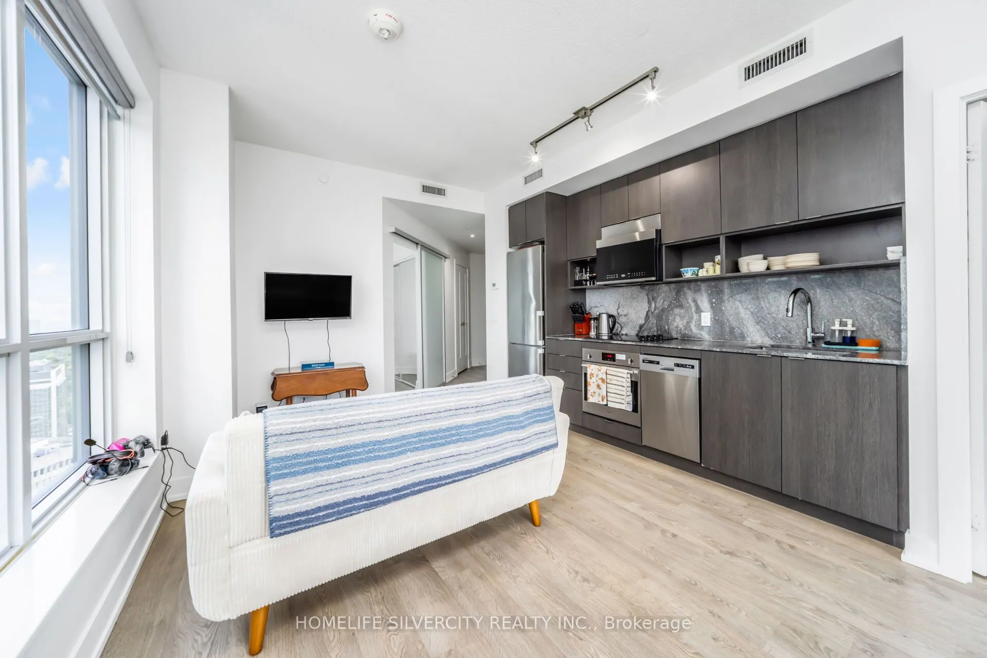 7 Mabelle Avenue, #3104
