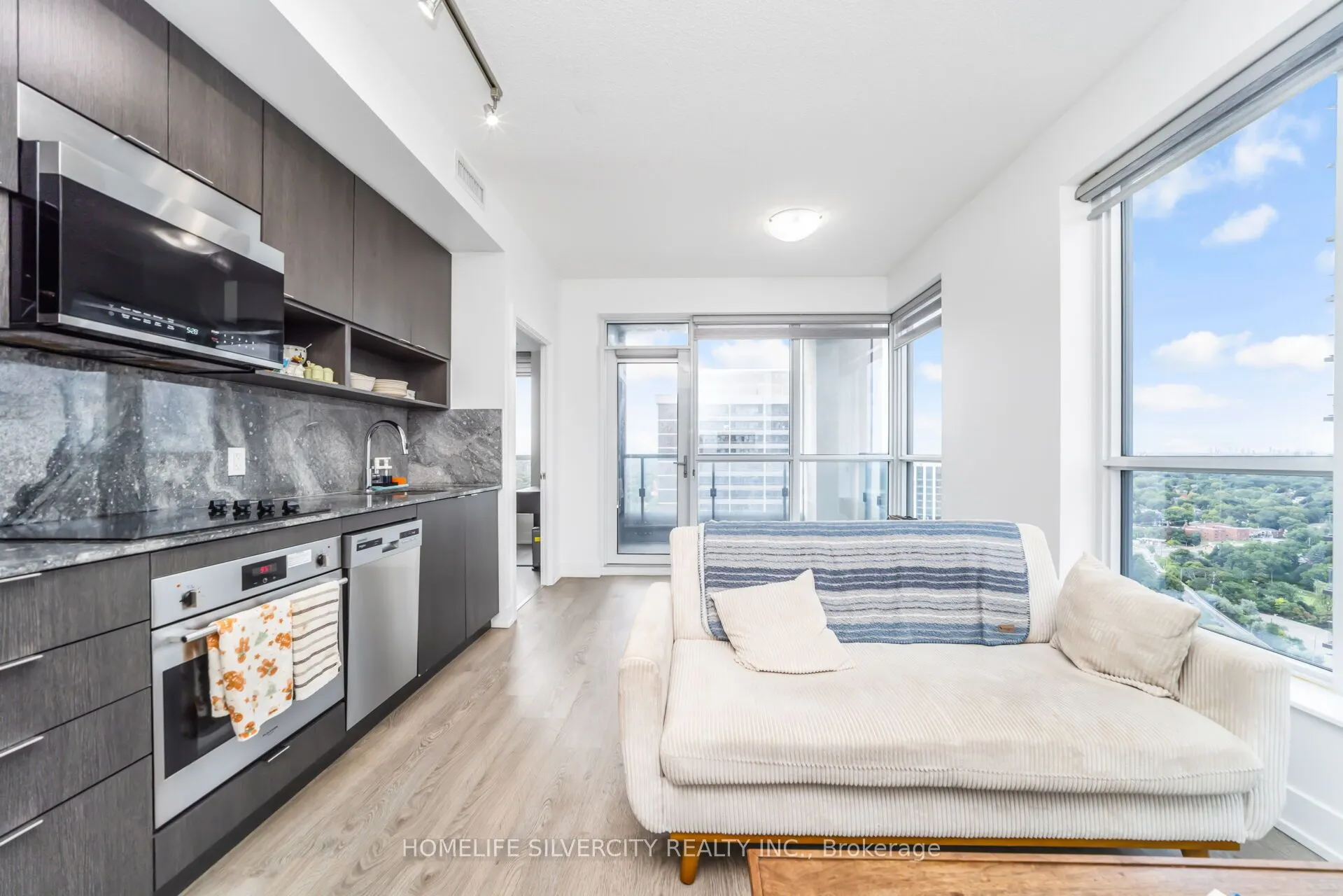 7 Mabelle Avenue, #3104