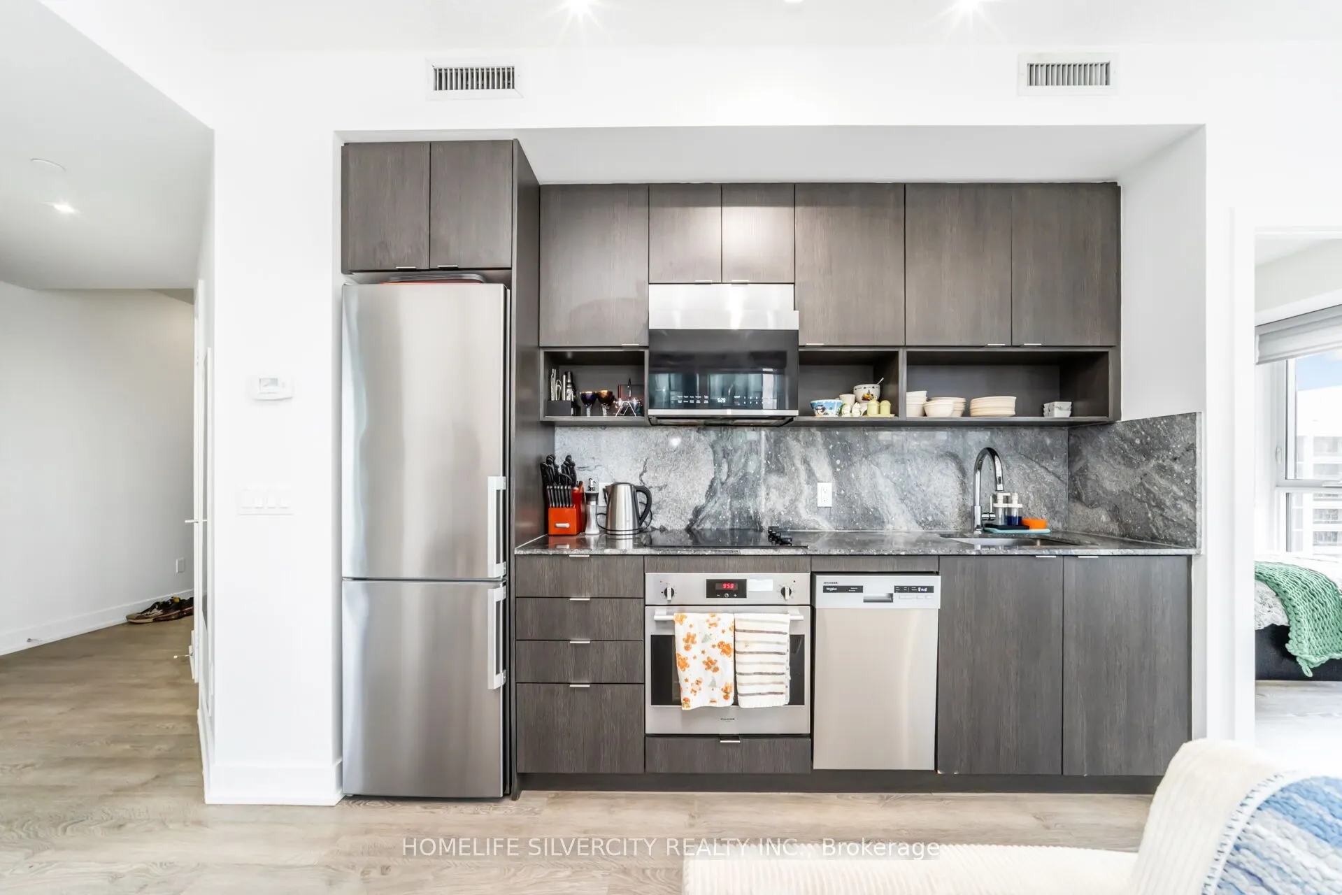 7 Mabelle Avenue, #3104