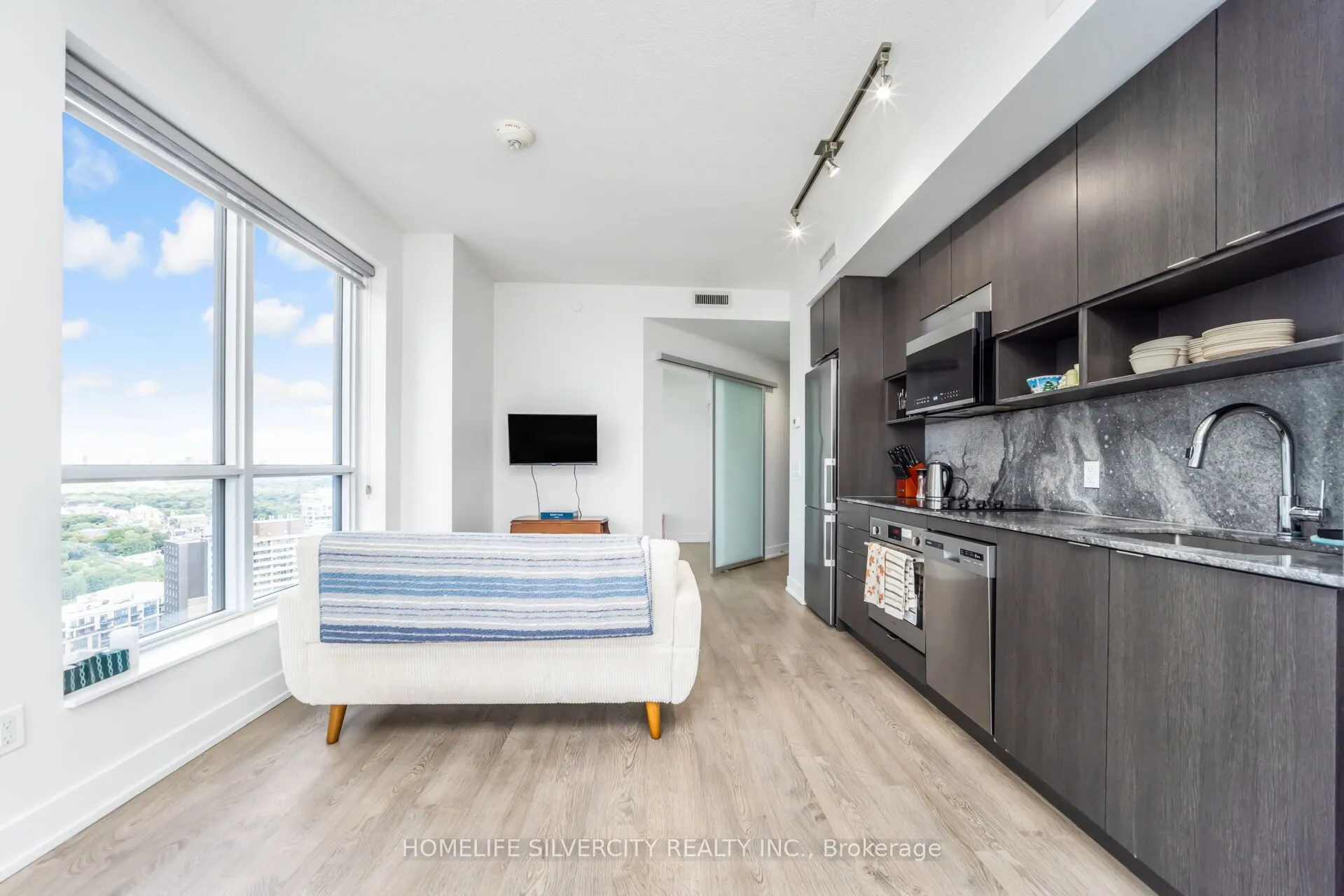 7 Mabelle Avenue, #3104