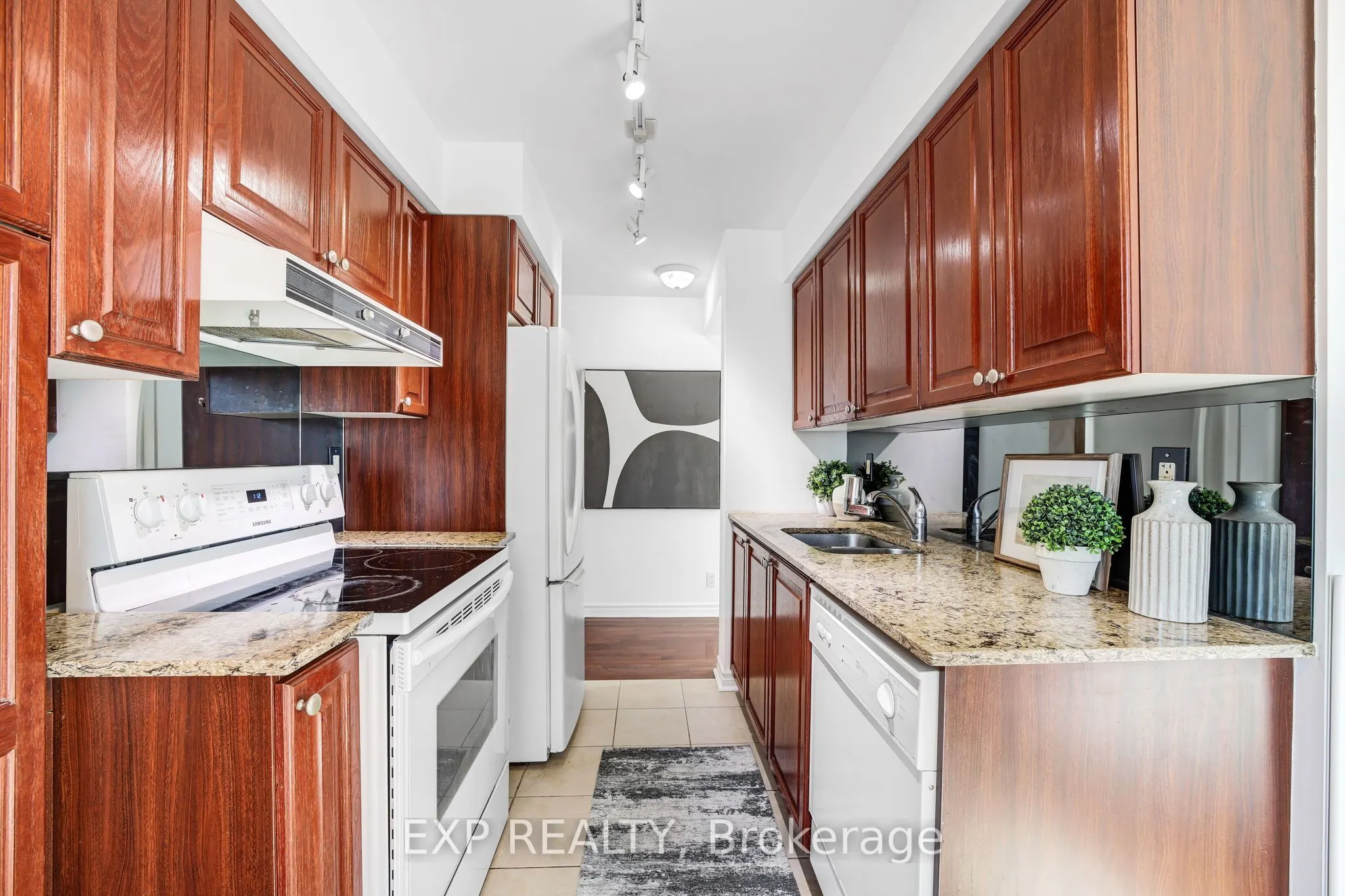 1 Elm Drive W, #1005