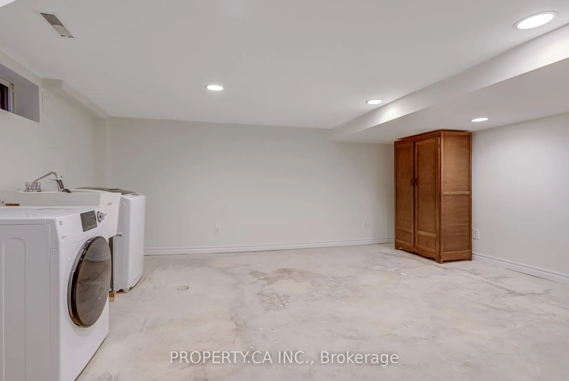 14 Warren Crescent