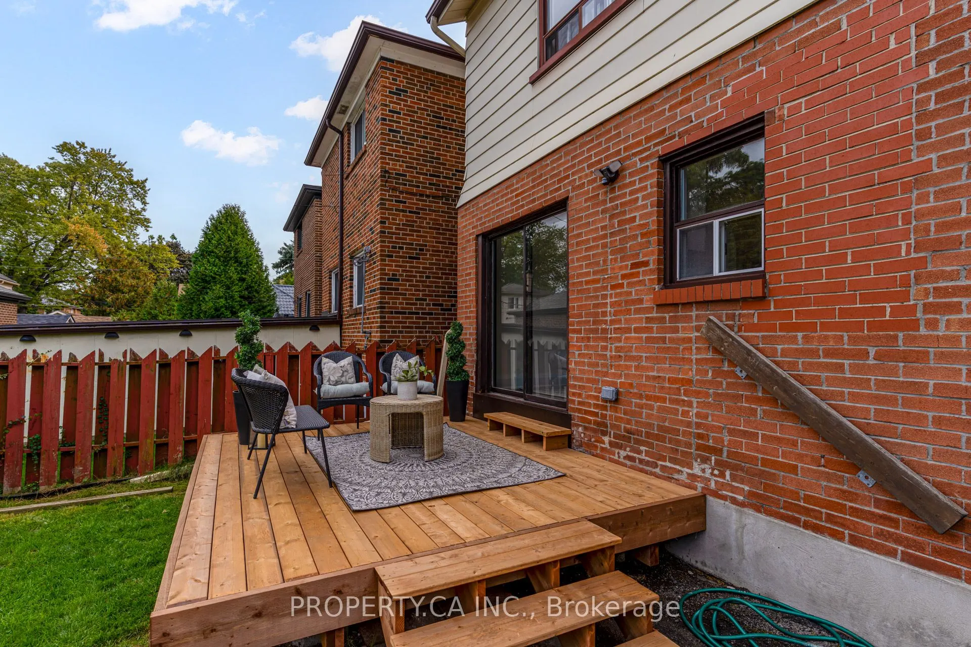 14 Warren Crescent