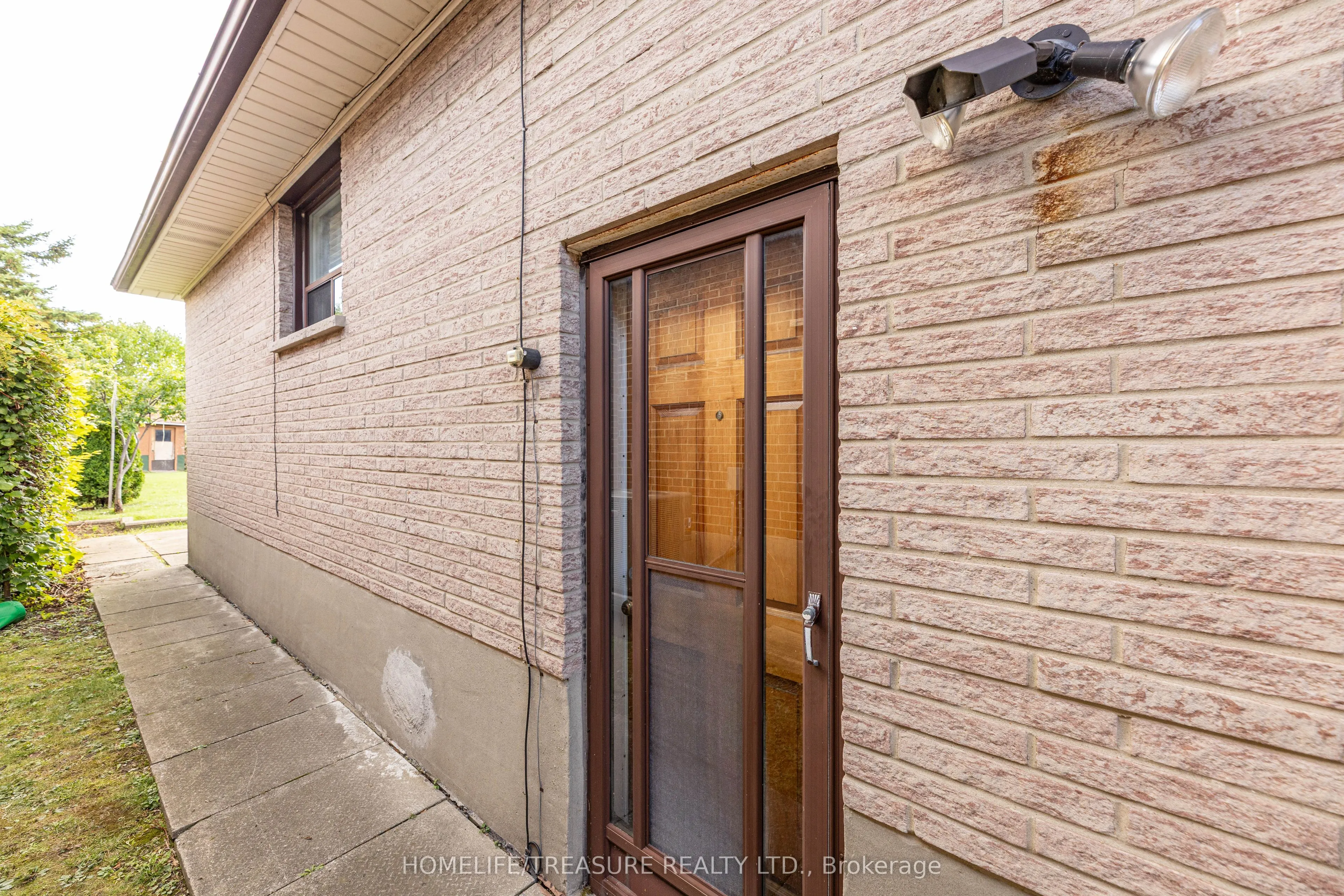 85 Downsview Avenue