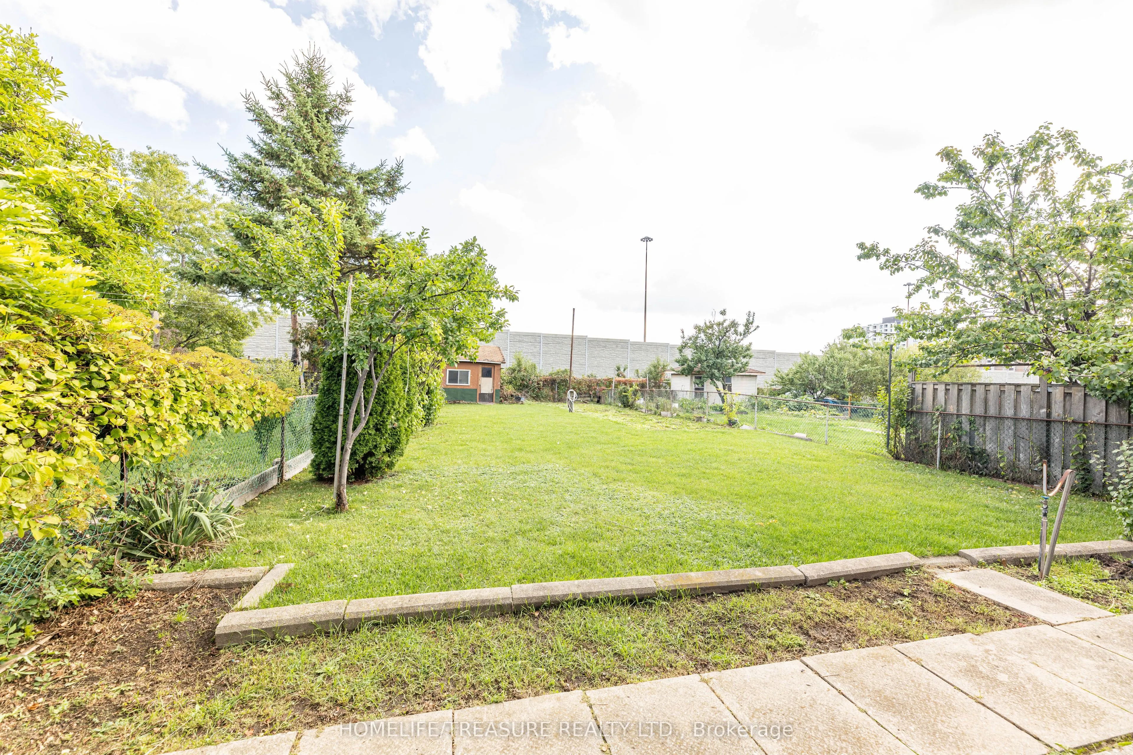 85 Downsview Avenue