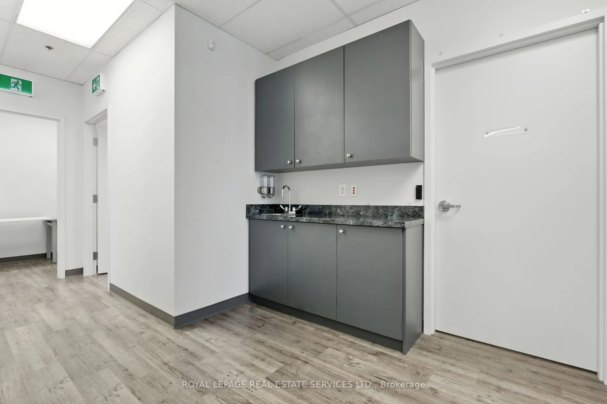 3075 Hospital Gate