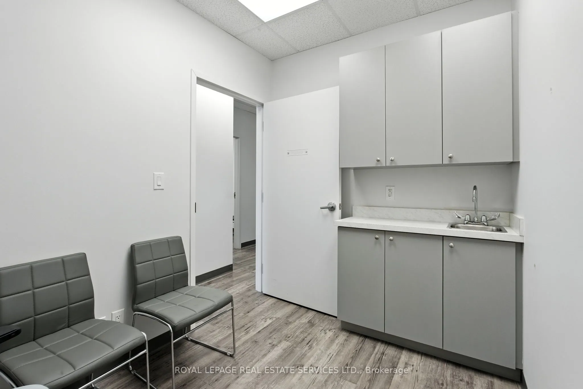 3075 Hospital Gate