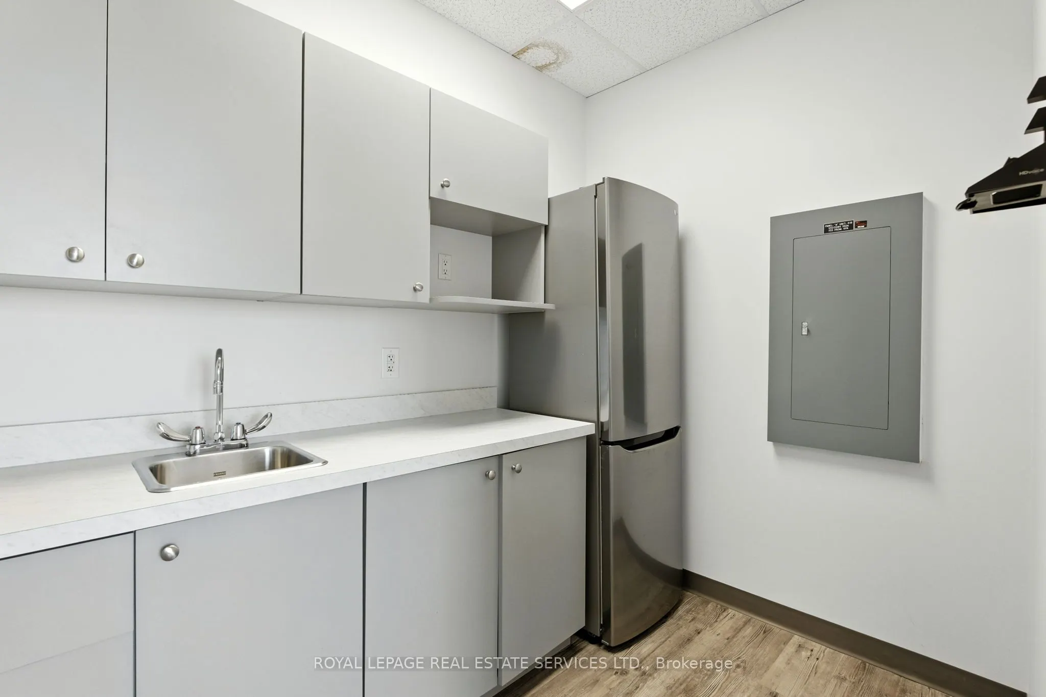 3075 Hospital Gate