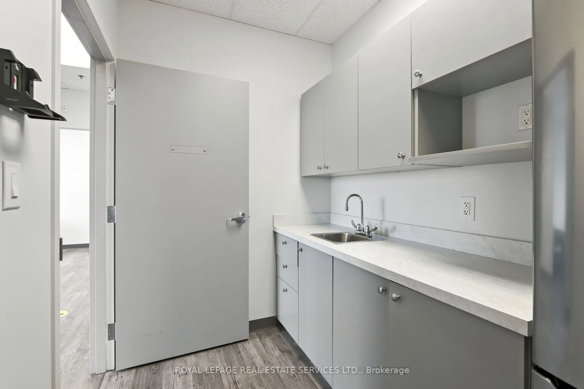 3075 Hospital Gate