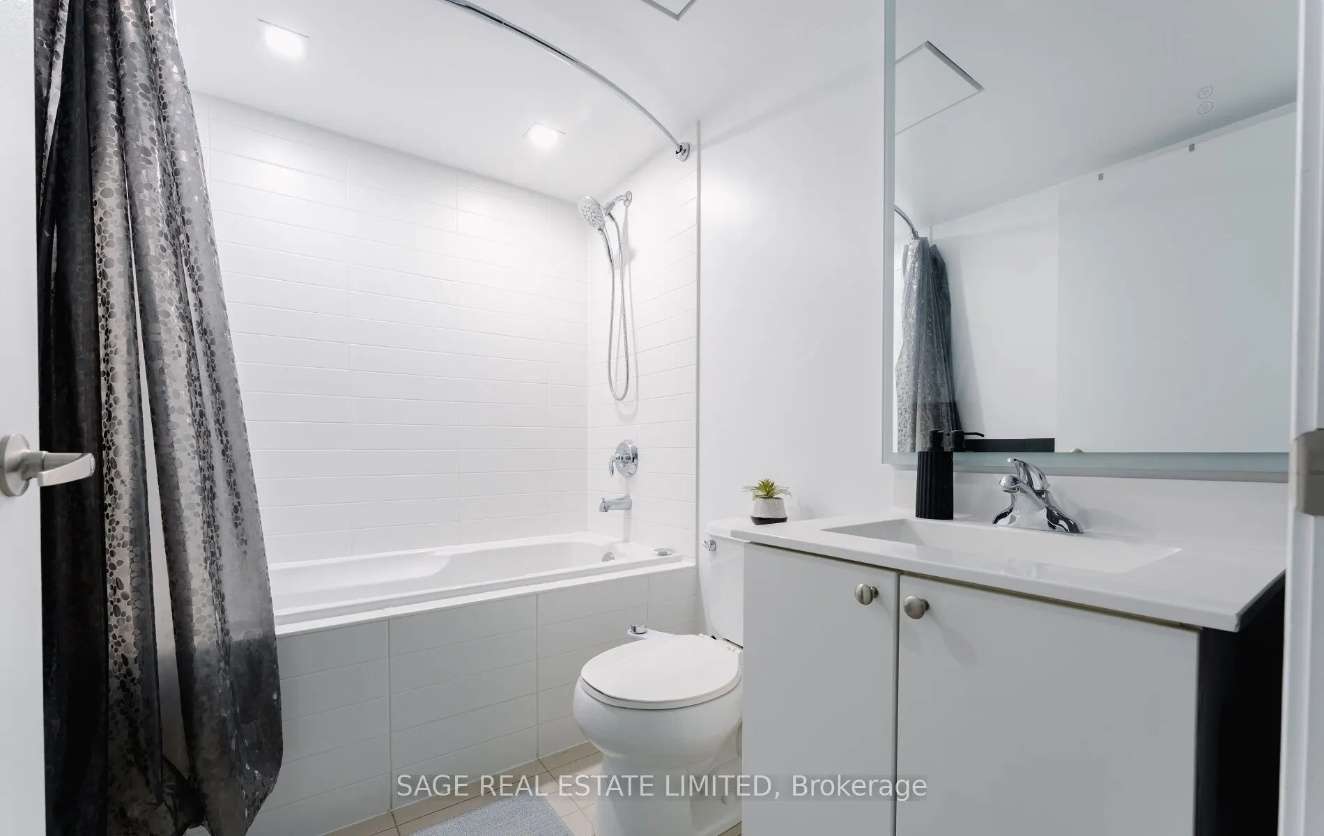 155 Legion Road N, #1202