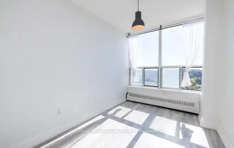 85 Emmett Avenue, #1405