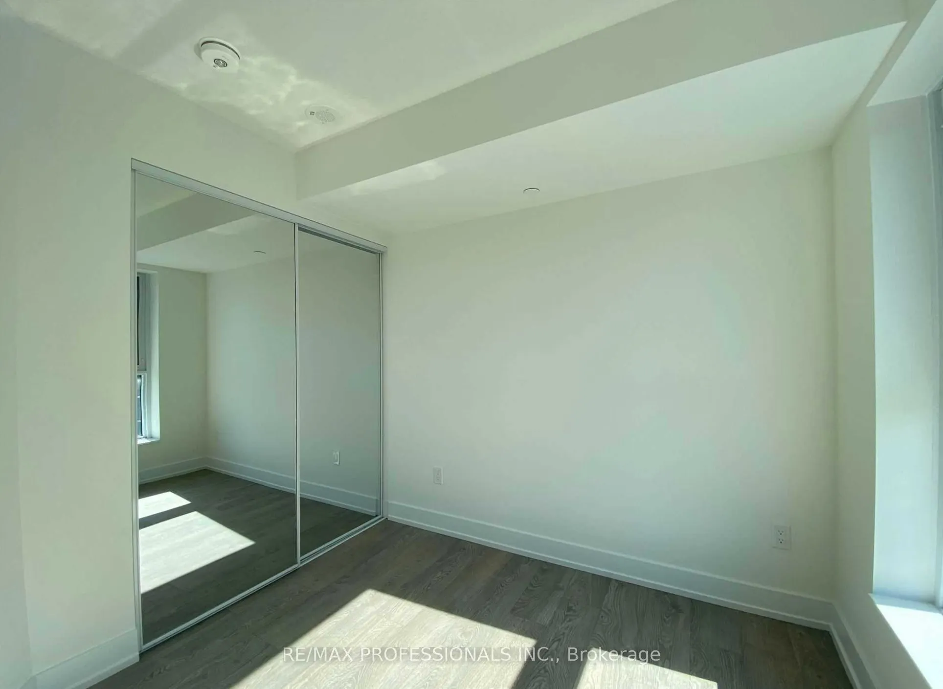 9 Mabelle Avenue, #2616