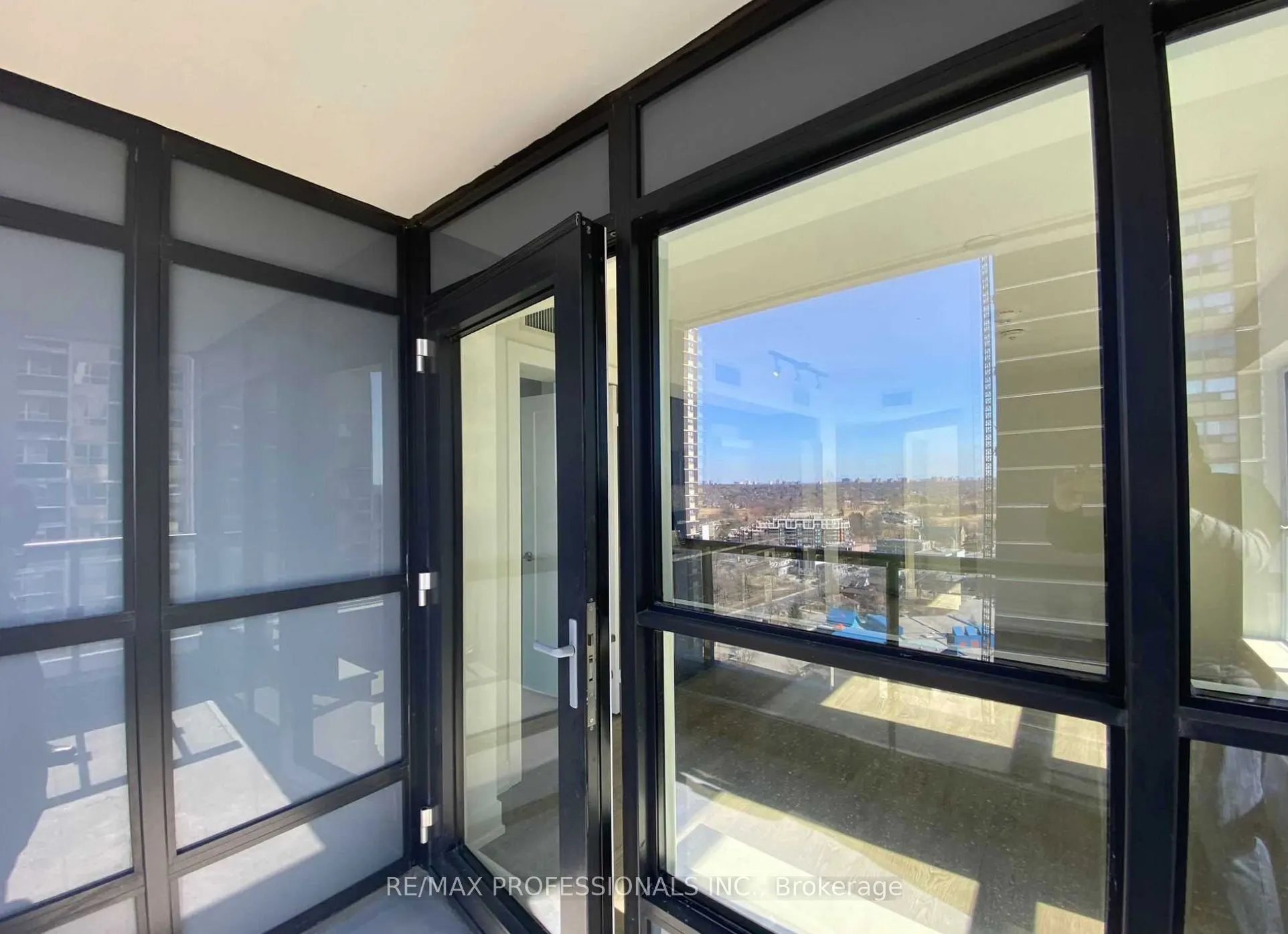 9 Mabelle Avenue, #2616
