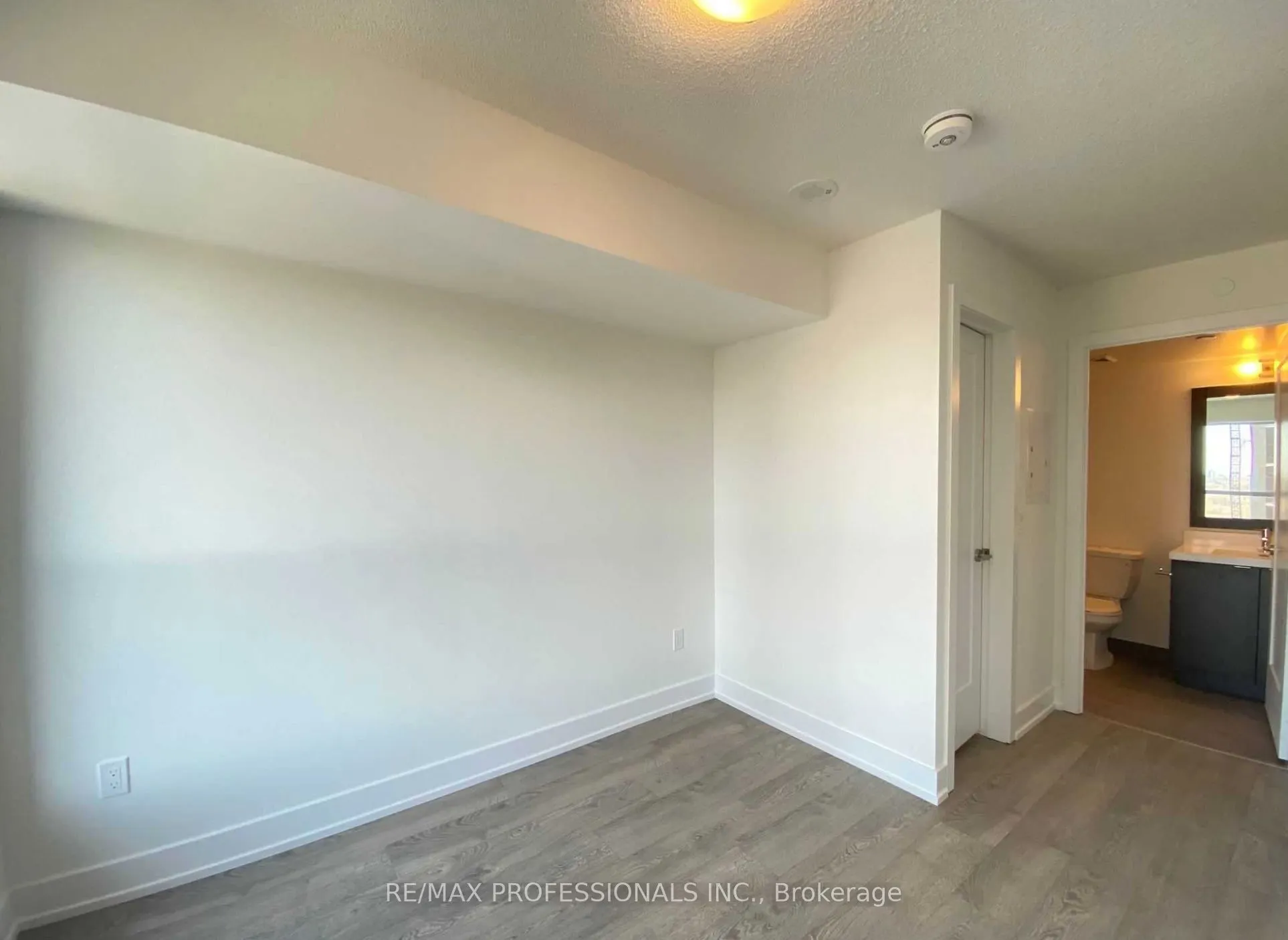 9 Mabelle Avenue, #2616