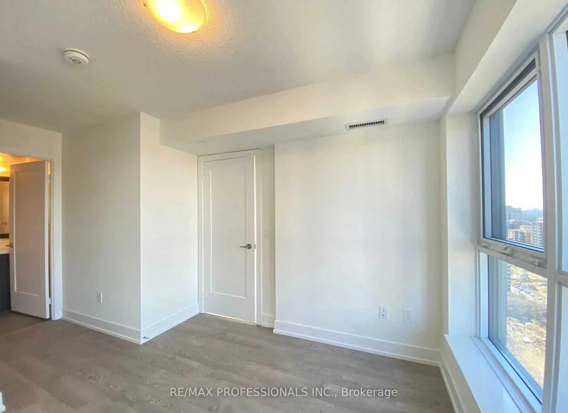 9 Mabelle Avenue, #2616