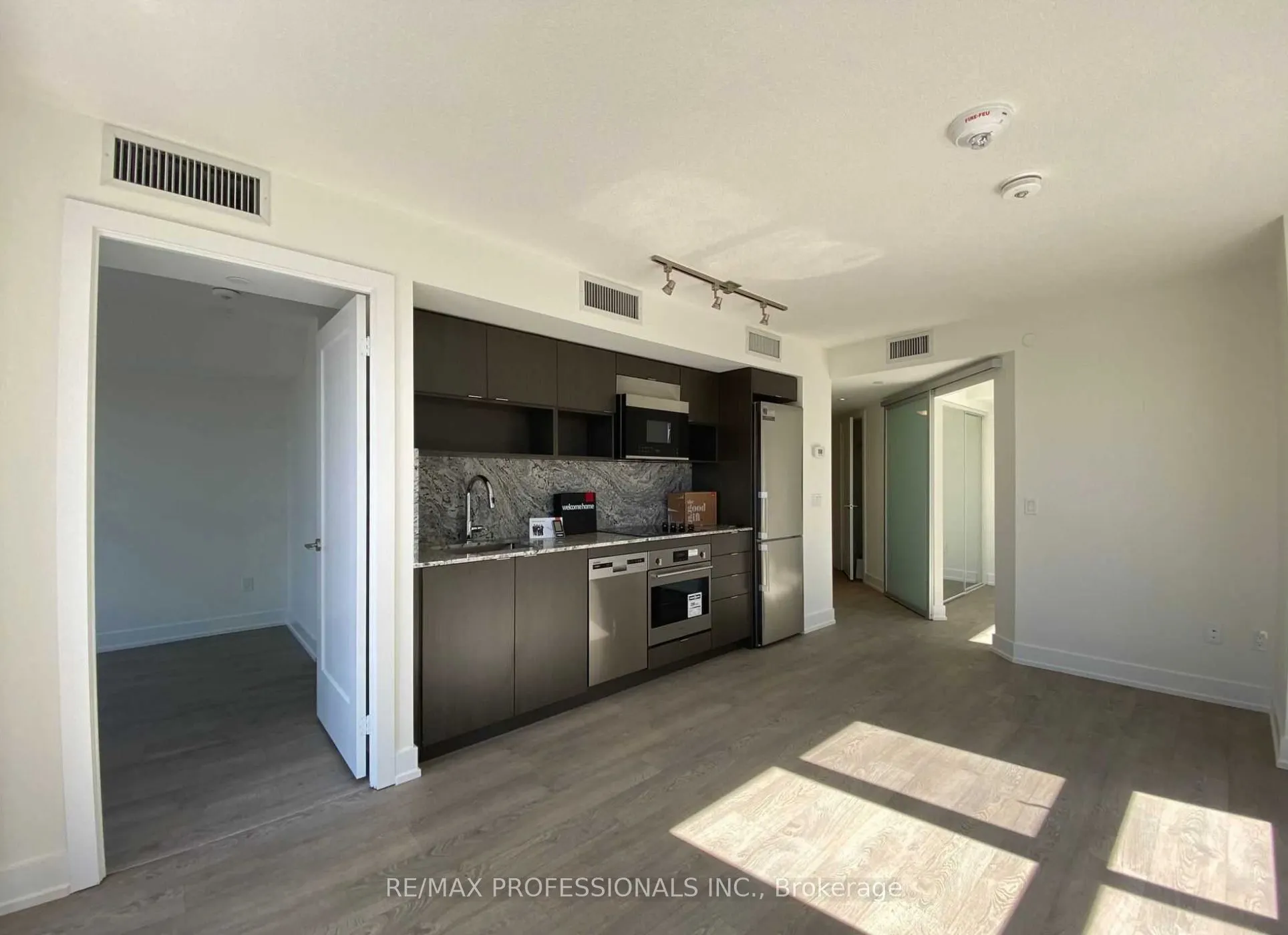 9 Mabelle Avenue, #2616
