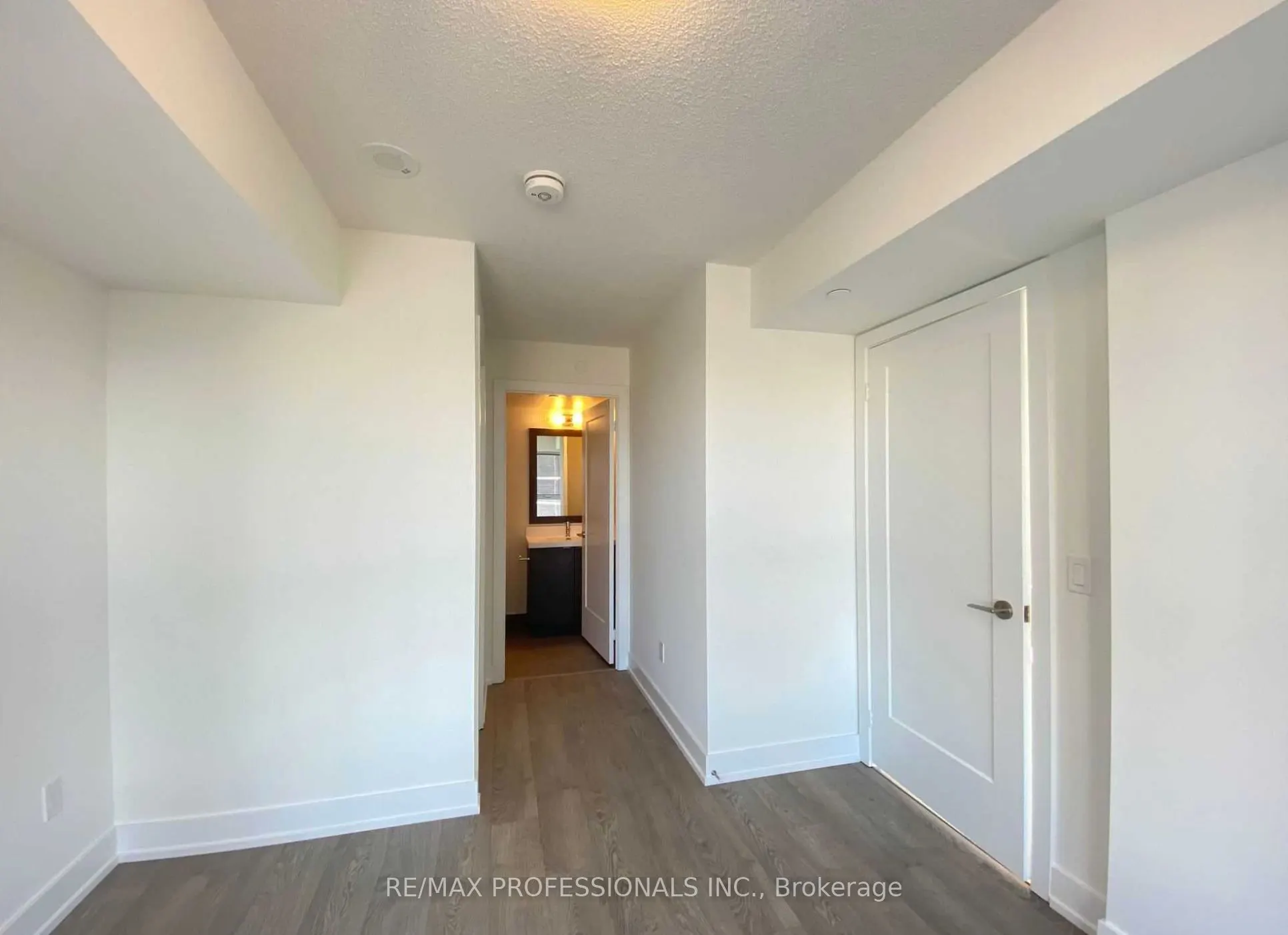9 Mabelle Avenue, #2616