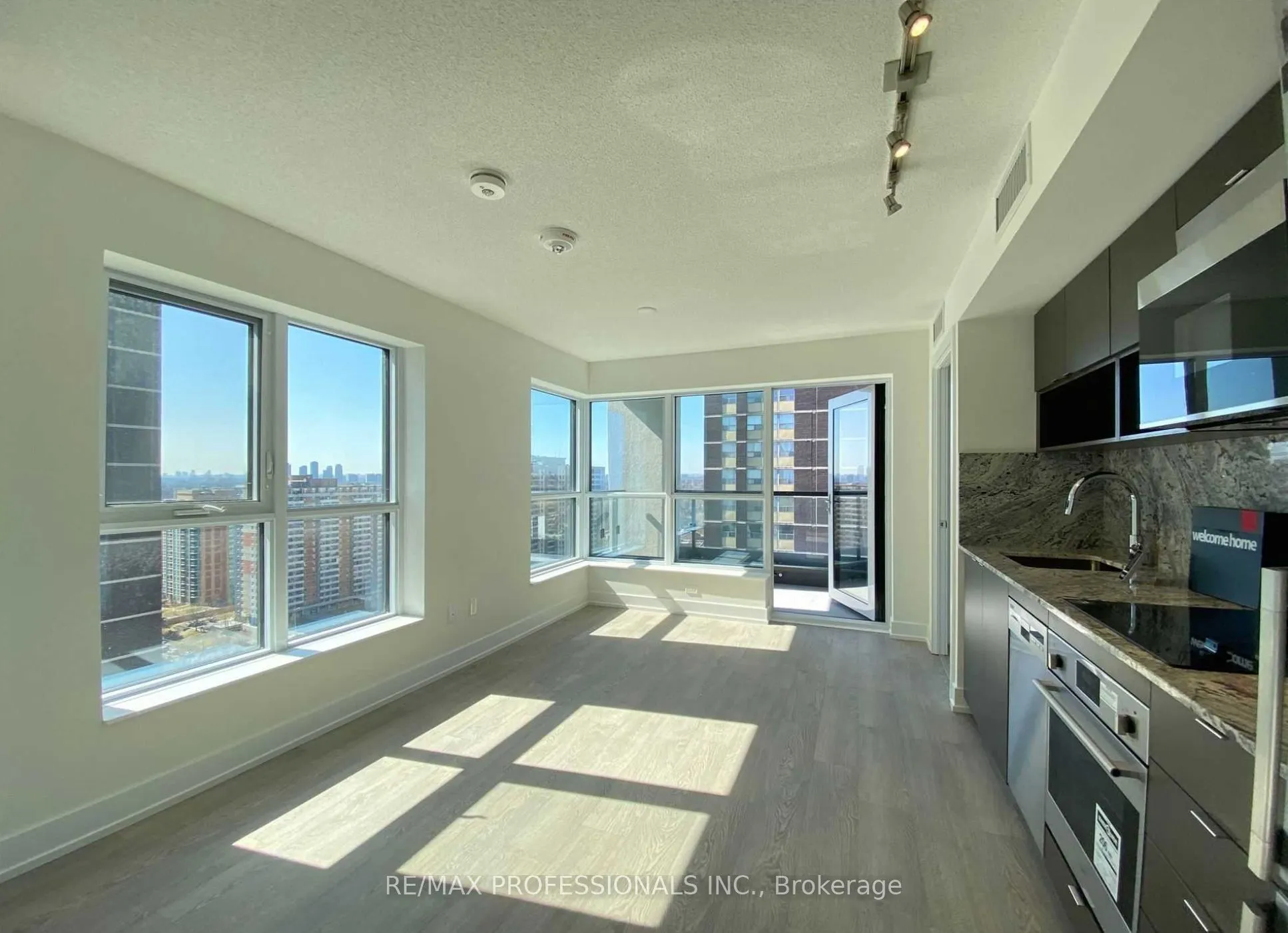 9 Mabelle Avenue, #2616