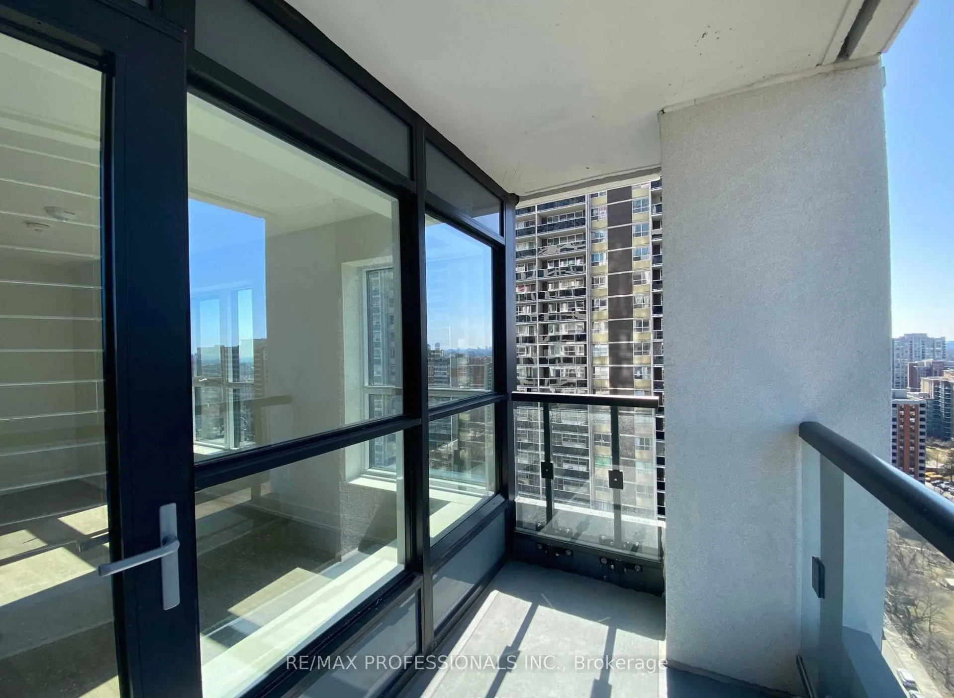 9 Mabelle Avenue, #2616
