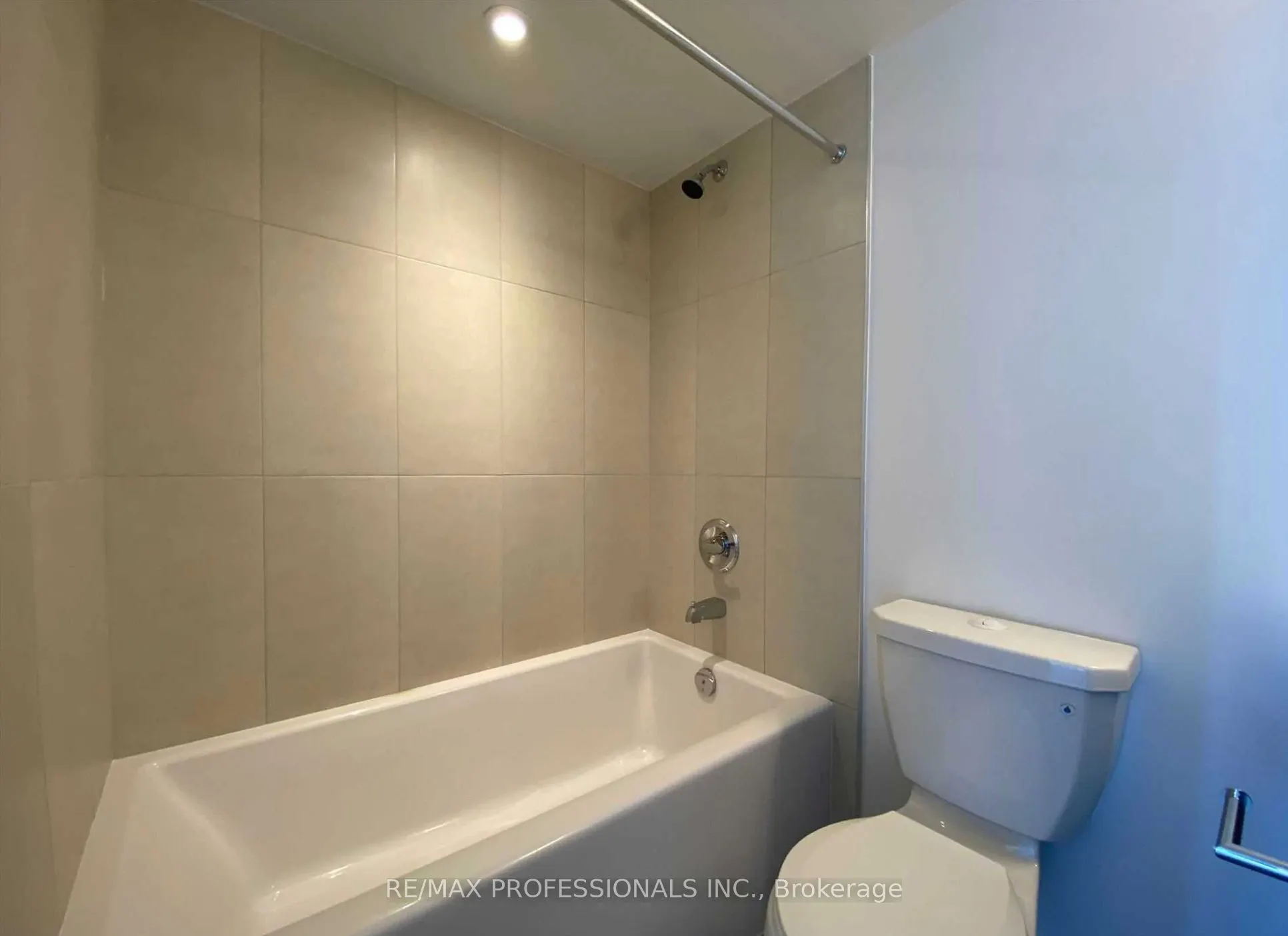 9 Mabelle Avenue, #2616